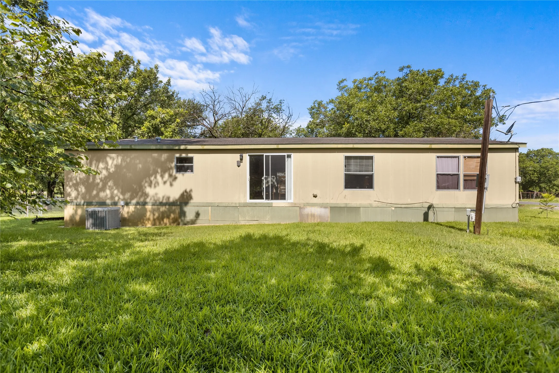 Manufactured Home For Sale in Grayson County , 830 Pearce Drive, Pottsboro, Texas 75076, 3 Bedroom, 2 Bathroom, 3 Garage spaces, 1,920 Sqft, built in 2011, mls#21310094, Real Estate Agent in Pottsboro, Homes For Sale in Grayson county, Homes For Sale in Pottsboro, Realtor in Pottsboro Texas, Real Estate Brokerage Independent Realty Texas, Luminita Cordes Realtor