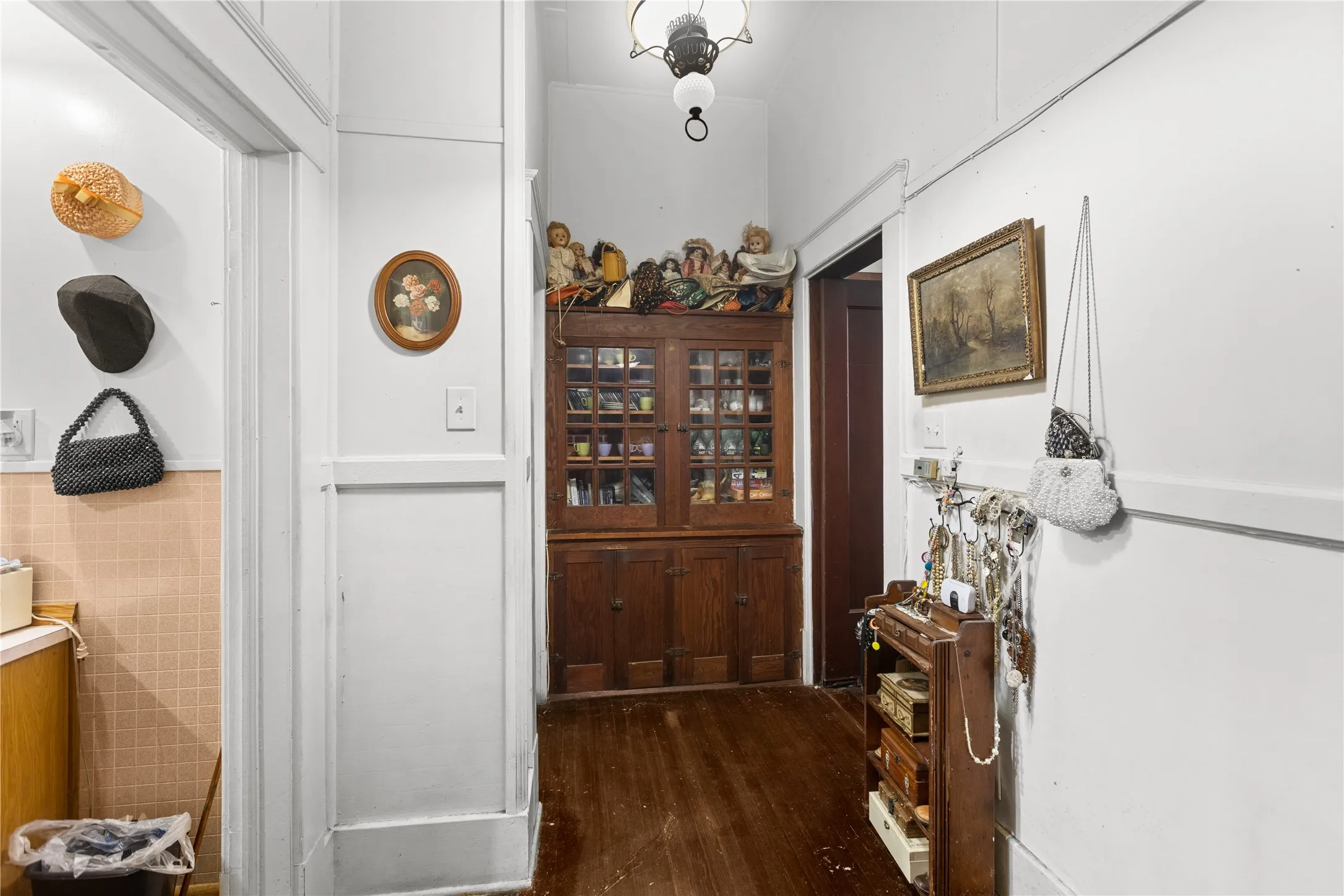Single Family Residence For Sale in Fannin County , 300 Hickory Street, Honey Grove, Texas 75446, 5 Bedroom, 2 Bathroom, 1 Garage spaces, 3,554 Sqft, built in 1886, mls#21304606, Real Estate Agent in Honey Grove, Homes For Sale in Fannin county, Homes For Sale in Honey Grove, Realtor in Honey Grove Texas, Real Estate Brokerage Independent Realty Texas, Luminita Cordes Realtor