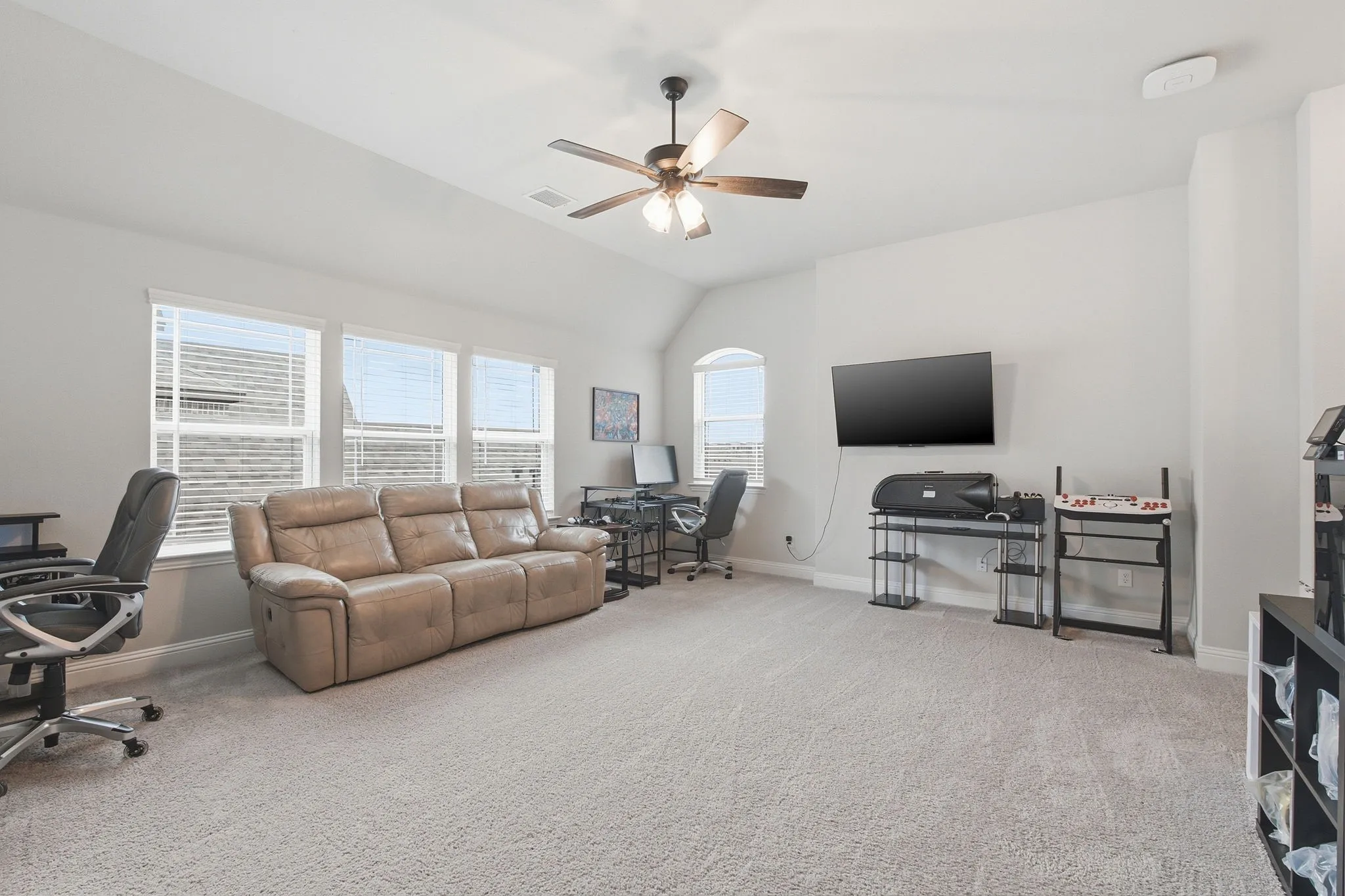 Single Family Residence For Sale in Collin County , 313 Tate Lane, Anna, Texas 75409, 4 Bedroom, 3 Bathroom, 3 Garage spaces, 3,314 Sqft, built in 2022, mls#21310891, Real Estate Agent in Anna, Homes For Sale in Collin county, Homes For Sale in Anna, Realtor in Anna Texas, Real Estate Brokerage Independent Realty Texas, Luminita Cordes Realtor