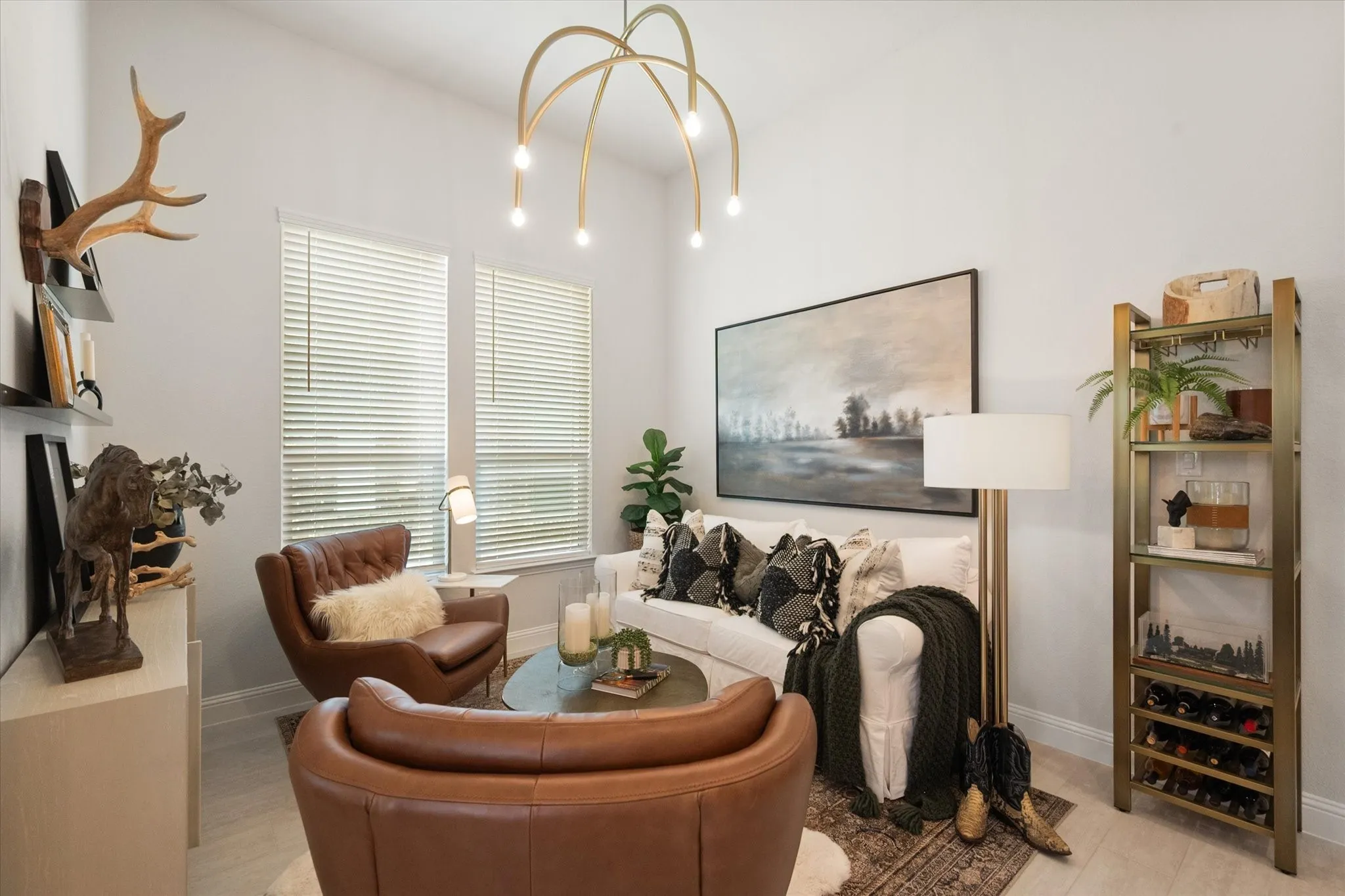 Flexible space for living or dining