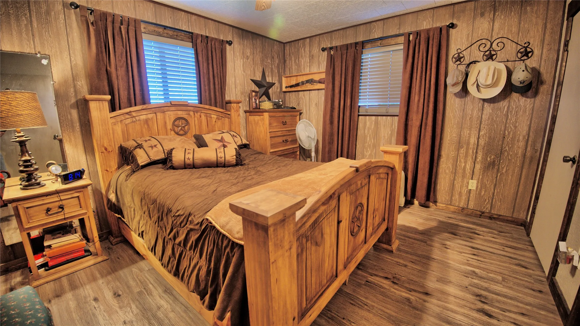 Single Family Residence For Sale in Montague County , 978 Longbranch Road, Nocona, Texas 76255, 3 Bedroom, 2 Bathroom, Garage spaces, 1,914 Sqft, built in 1977, mls#21309997, Real Estate Agent in Nocona, Homes For Sale in Montague county, Homes For Sale in Nocona, Realtor in Nocona Texas, Real Estate Brokerage Independent Realty Texas, Luminita Cordes Realtor
