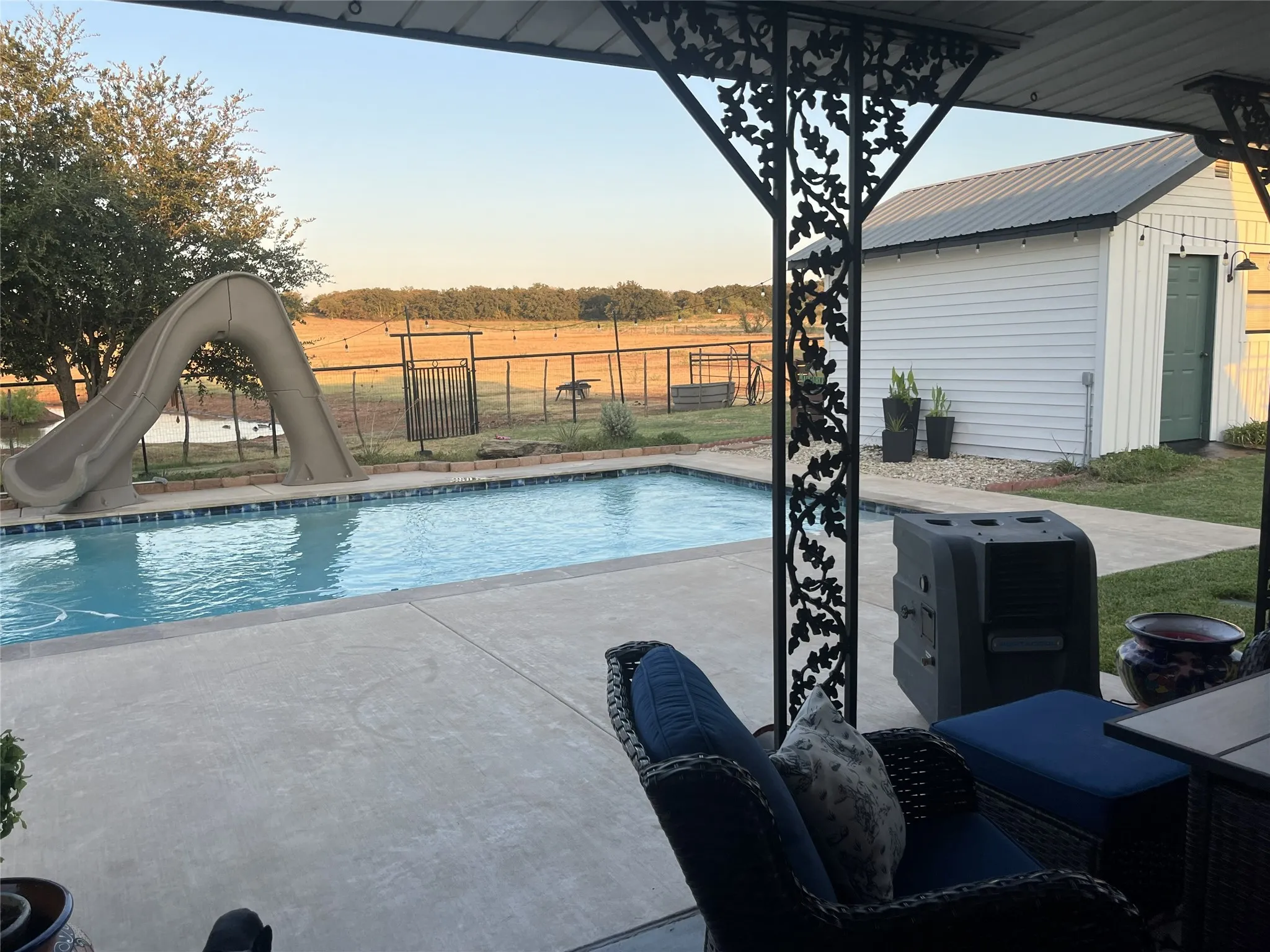 Single Family Residence For Sale in Montague County , 978 Longbranch Road, Nocona, Texas 76255, 3 Bedroom, 2 Bathroom, Garage spaces, 1,914 Sqft, built in 1977, mls#21309997, Real Estate Agent in Nocona, Homes For Sale in Montague county, Homes For Sale in Nocona, Realtor in Nocona Texas, Real Estate Brokerage Independent Realty Texas, Luminita Cordes Realtor