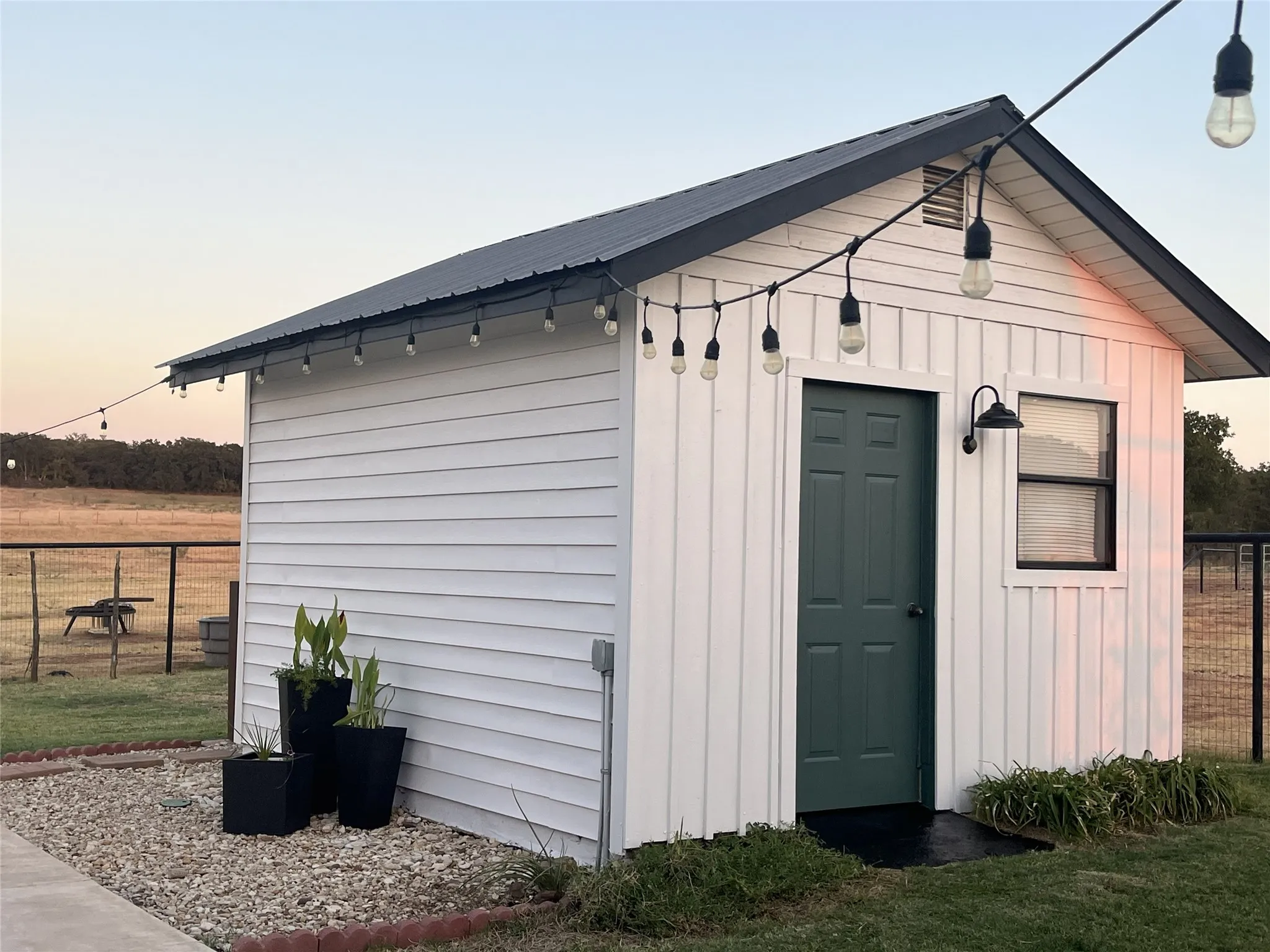 Single Family Residence For Sale in Montague County , 978 Longbranch Road, Nocona, Texas 76255, 3 Bedroom, 2 Bathroom, Garage spaces, 1,914 Sqft, built in 1977, mls#21309997, Real Estate Agent in Nocona, Homes For Sale in Montague county, Homes For Sale in Nocona, Realtor in Nocona Texas, Real Estate Brokerage Independent Realty Texas, Luminita Cordes Realtor