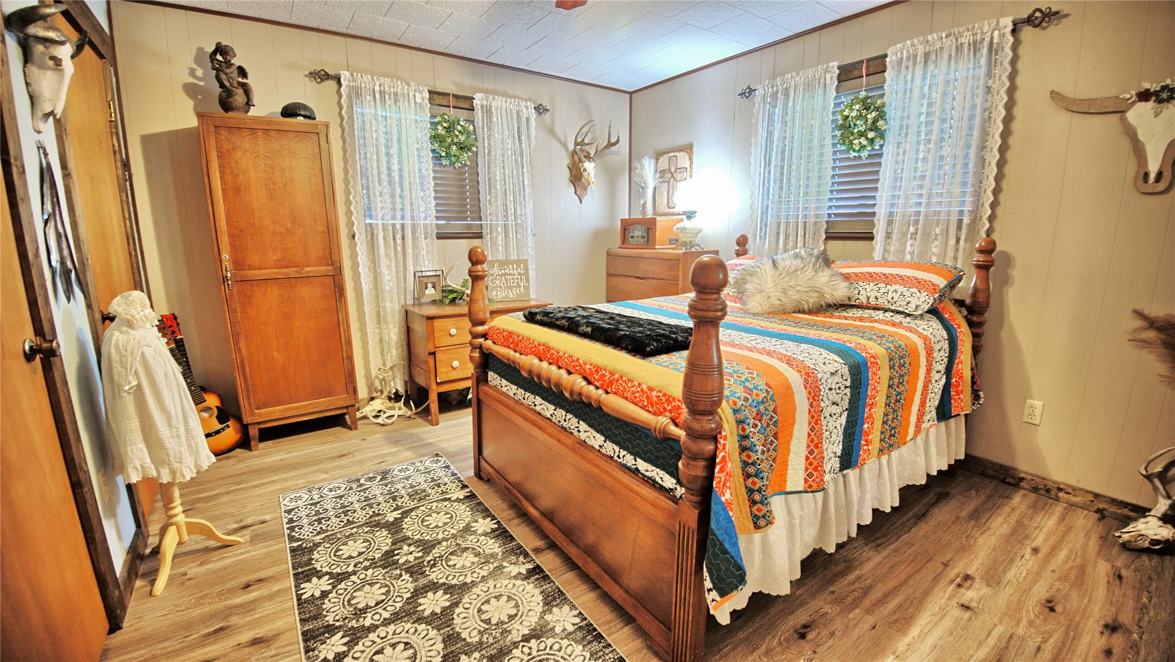 Single Family Residence For Sale in Montague County , 978 Longbranch Road, Nocona, Texas 76255, 3 Bedroom, 2 Bathroom, Garage spaces, 1,914 Sqft, built in 1977, mls#21309997, Real Estate Agent in Nocona, Homes For Sale in Montague county, Homes For Sale in Nocona, Realtor in Nocona Texas, Real Estate Brokerage Independent Realty Texas, Luminita Cordes Realtor