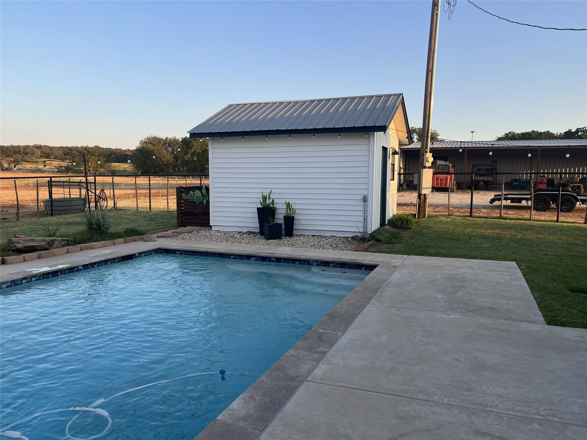 Single Family Residence For Sale in Montague County , 978 Longbranch Road, Nocona, Texas 76255, 3 Bedroom, 2 Bathroom, Garage spaces, 1,914 Sqft, built in 1977, mls#21309997, Real Estate Agent in Nocona, Homes For Sale in Montague county, Homes For Sale in Nocona, Realtor in Nocona Texas, Real Estate Brokerage Independent Realty Texas, Luminita Cordes Realtor