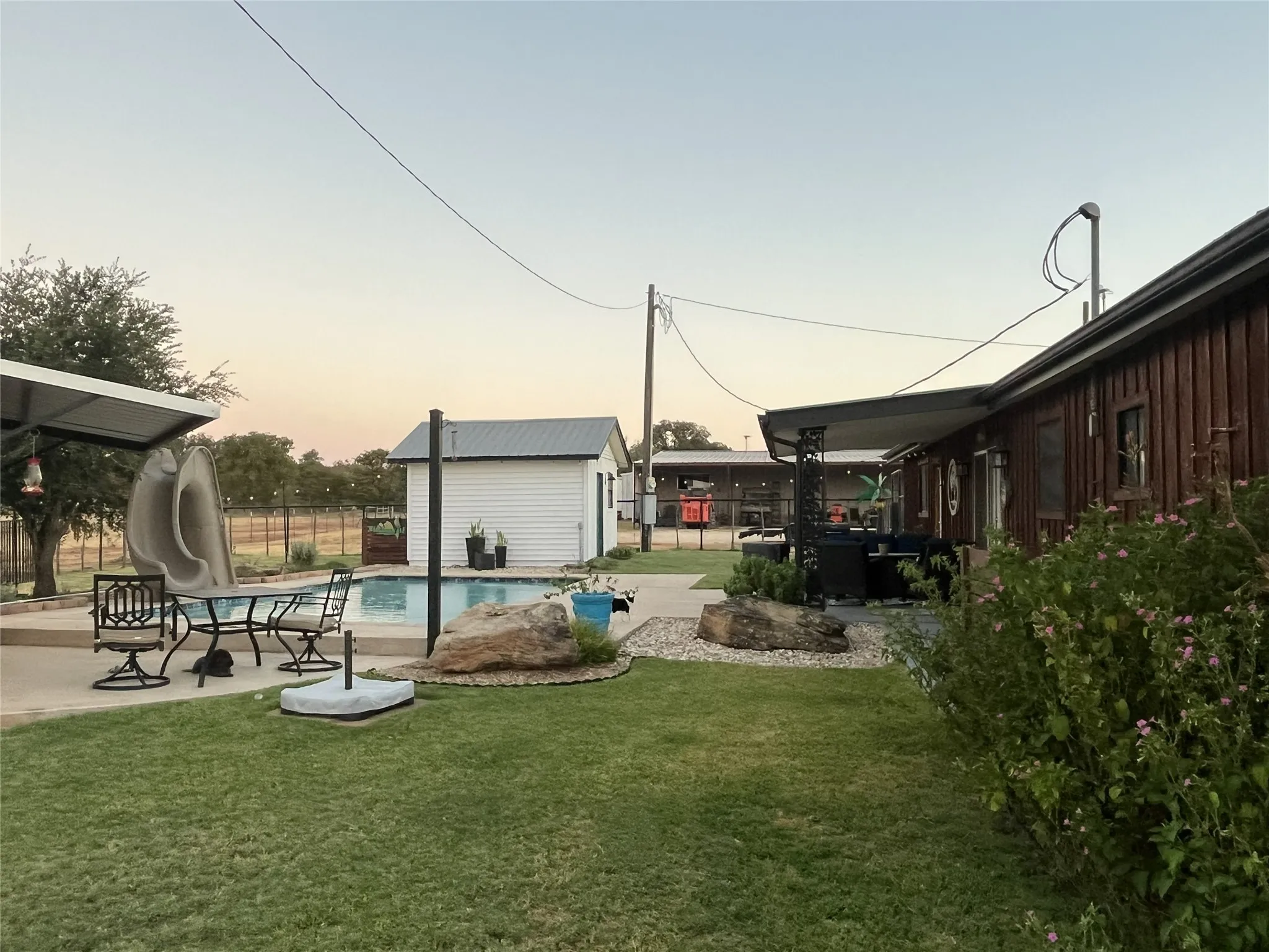 Single Family Residence For Sale in Montague County , 978 Longbranch Road, Nocona, Texas 76255, 3 Bedroom, 2 Bathroom, Garage spaces, 1,914 Sqft, built in 1977, mls#21309997, Real Estate Agent in Nocona, Homes For Sale in Montague county, Homes For Sale in Nocona, Realtor in Nocona Texas, Real Estate Brokerage Independent Realty Texas, Luminita Cordes Realtor