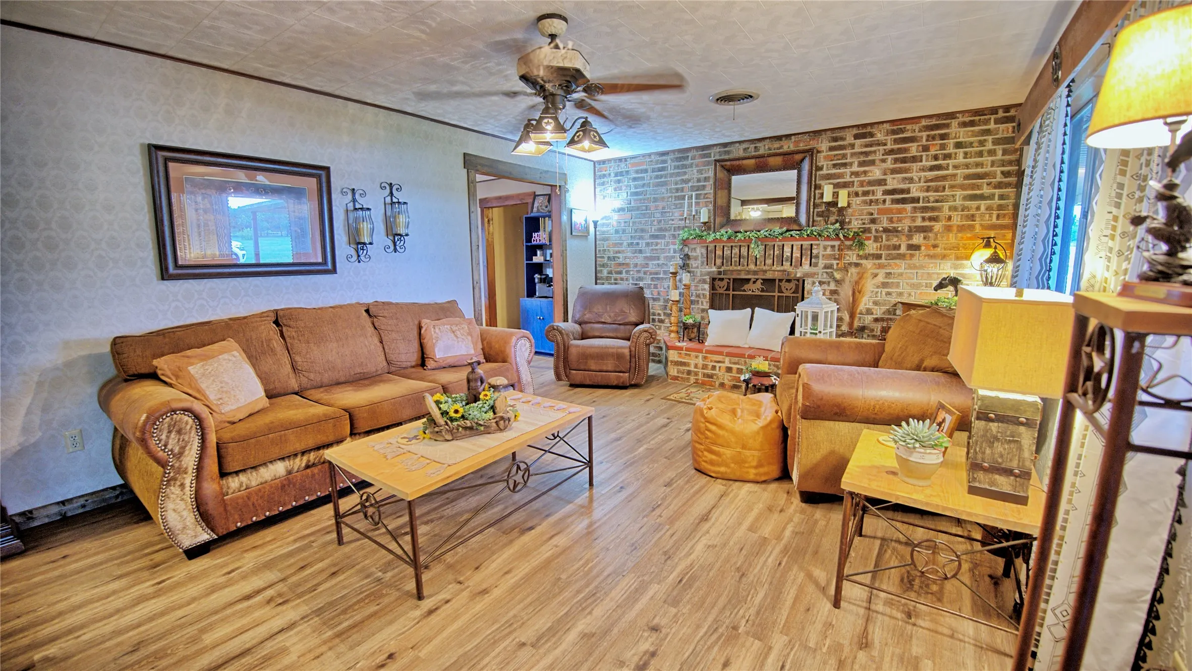 Single Family Residence For Sale in Montague County , 978 Longbranch Road, Nocona, Texas 76255, 3 Bedroom, 2 Bathroom, Garage spaces, 1,914 Sqft, built in 1977, mls#21309997, Real Estate Agent in Nocona, Homes For Sale in Montague county, Homes For Sale in Nocona, Realtor in Nocona Texas, Real Estate Brokerage Independent Realty Texas, Luminita Cordes Realtor