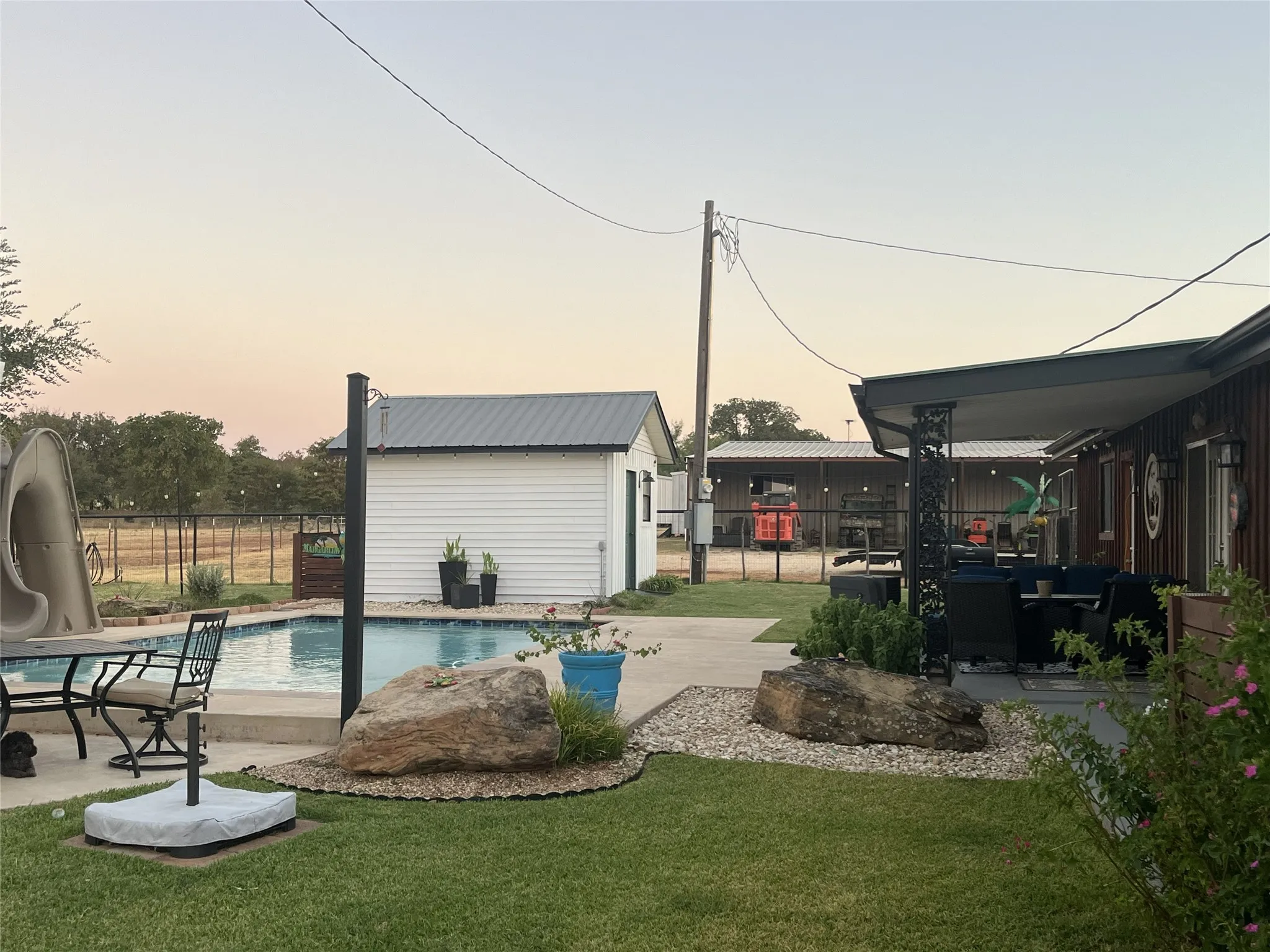 Single Family Residence For Sale in Montague County , 978 Longbranch Road, Nocona, Texas 76255, 3 Bedroom, 2 Bathroom, Garage spaces, 1,914 Sqft, built in 1977, mls#21309997, Real Estate Agent in Nocona, Homes For Sale in Montague county, Homes For Sale in Nocona, Realtor in Nocona Texas, Real Estate Brokerage Independent Realty Texas, Luminita Cordes Realtor
