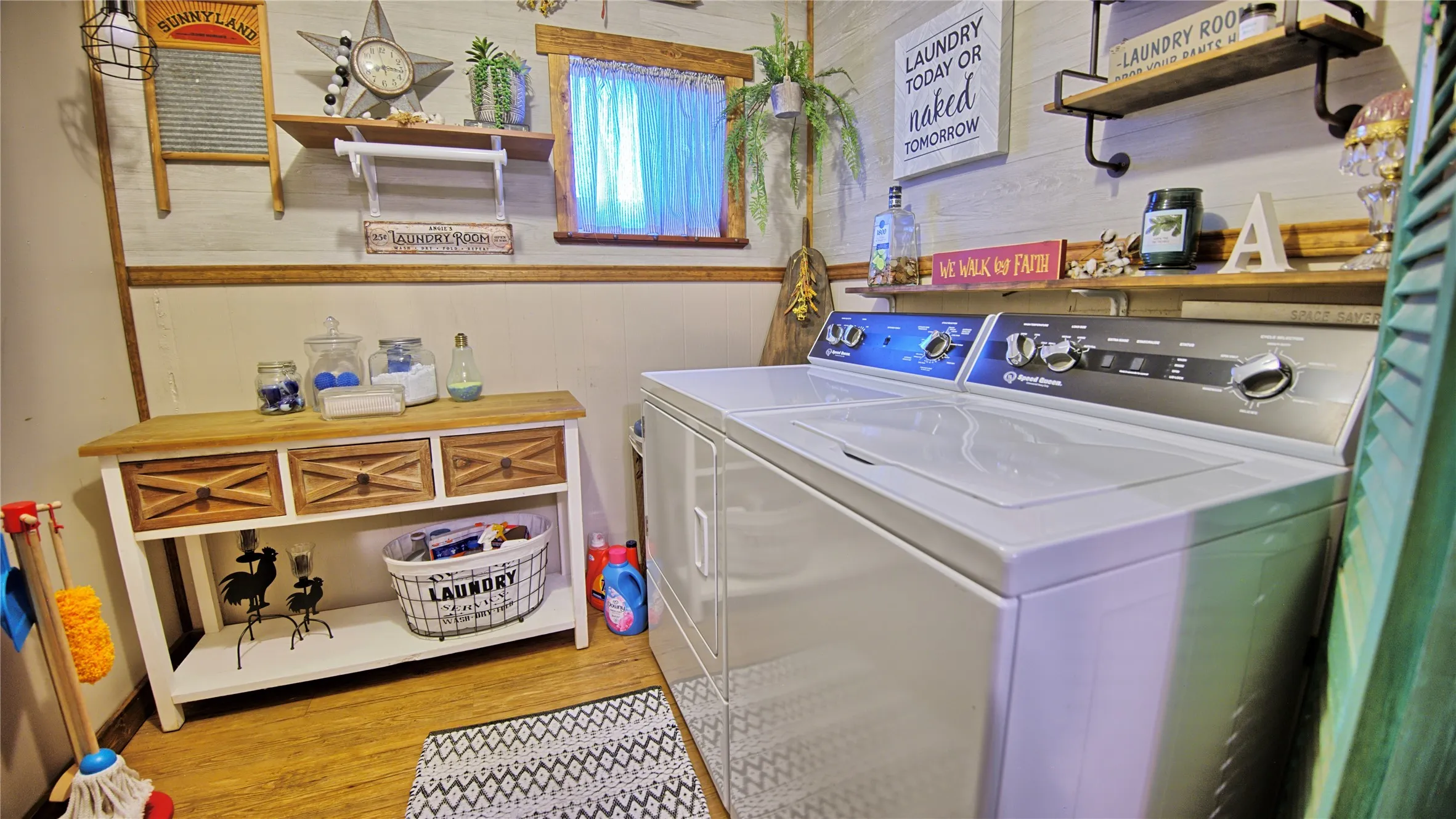 Single Family Residence For Sale in Montague County , 978 Longbranch Road, Nocona, Texas 76255, 3 Bedroom, 2 Bathroom, Garage spaces, 1,914 Sqft, built in 1977, mls#21309997, Real Estate Agent in Nocona, Homes For Sale in Montague county, Homes For Sale in Nocona, Realtor in Nocona Texas, Real Estate Brokerage Independent Realty Texas, Luminita Cordes Realtor