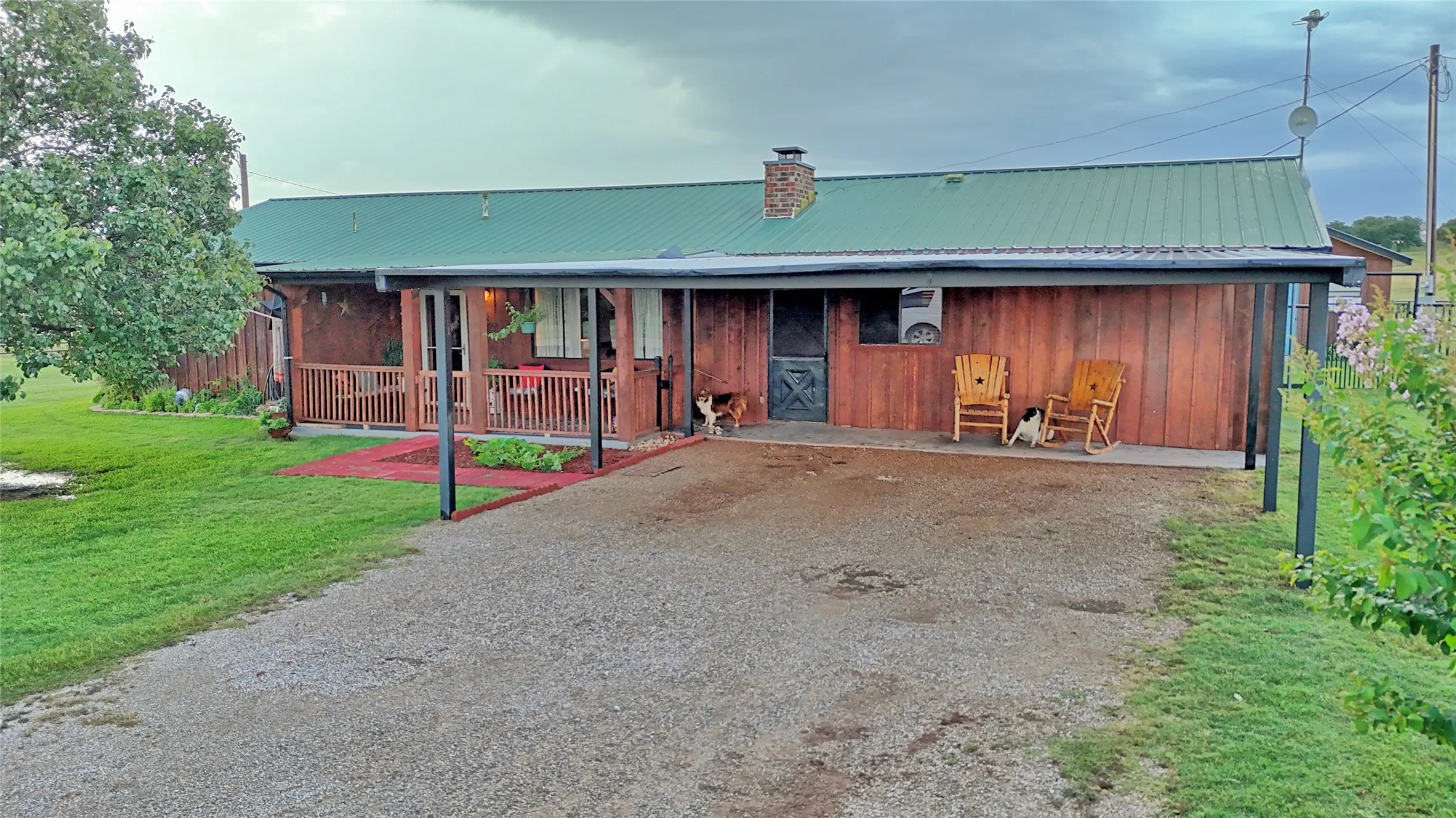 Single Family Residence For Sale in Montague County , 978 Longbranch Road, Nocona, Texas 76255, 3 Bedroom, 2 Bathroom, Garage spaces, 1,914 Sqft, built in 1977, mls#21309997, Real Estate Agent in Nocona, Homes For Sale in Montague county, Homes For Sale in Nocona, Realtor in Nocona Texas, Real Estate Brokerage Independent Realty Texas, Luminita Cordes Realtor