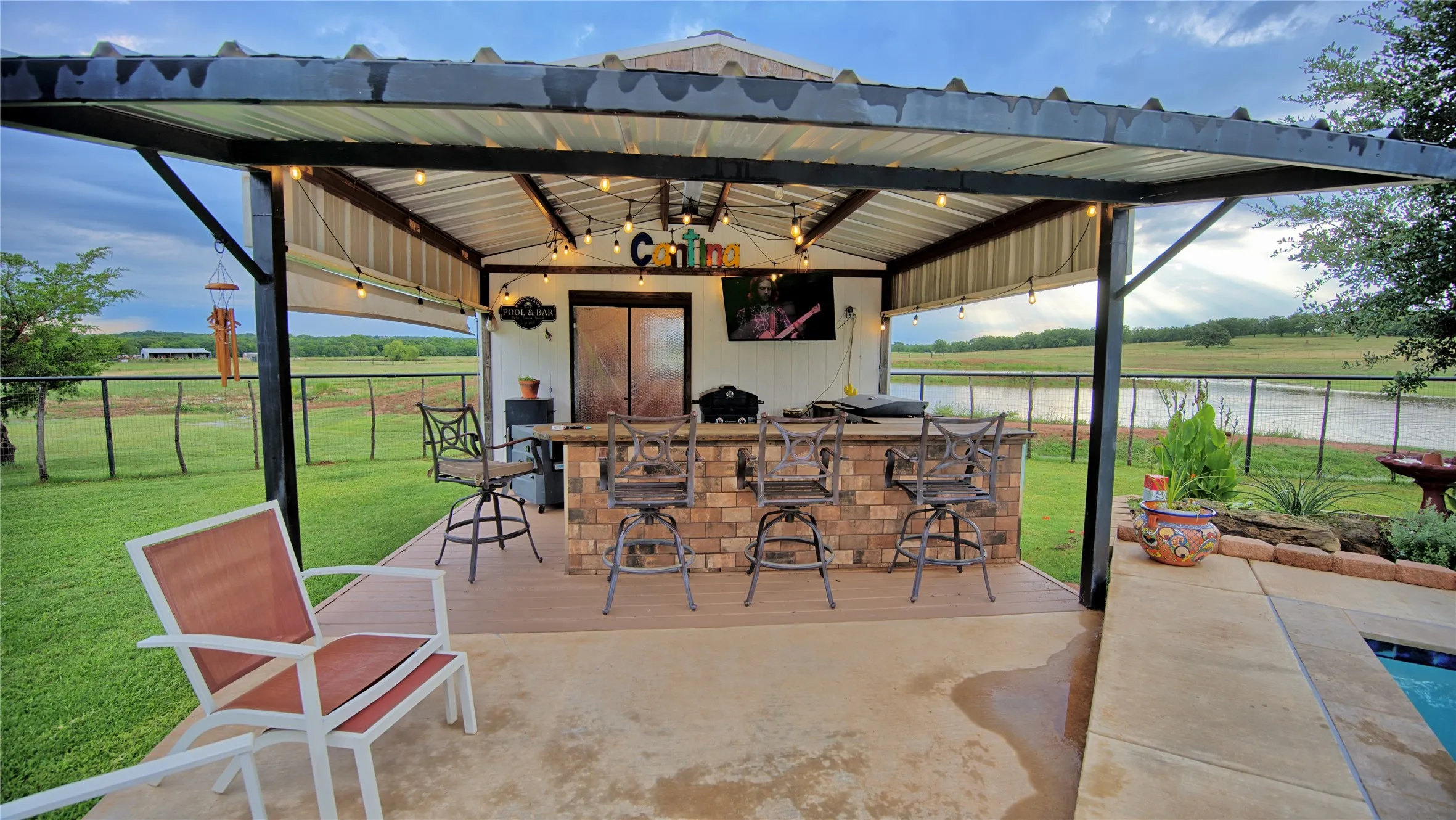 Single Family Residence For Sale in Montague County , 978 Longbranch Road, Nocona, Texas 76255, 3 Bedroom, 2 Bathroom, Garage spaces, 1,914 Sqft, built in 1977, mls#21309997, Real Estate Agent in Nocona, Homes For Sale in Montague county, Homes For Sale in Nocona, Realtor in Nocona Texas, Real Estate Brokerage Independent Realty Texas, Luminita Cordes Realtor
