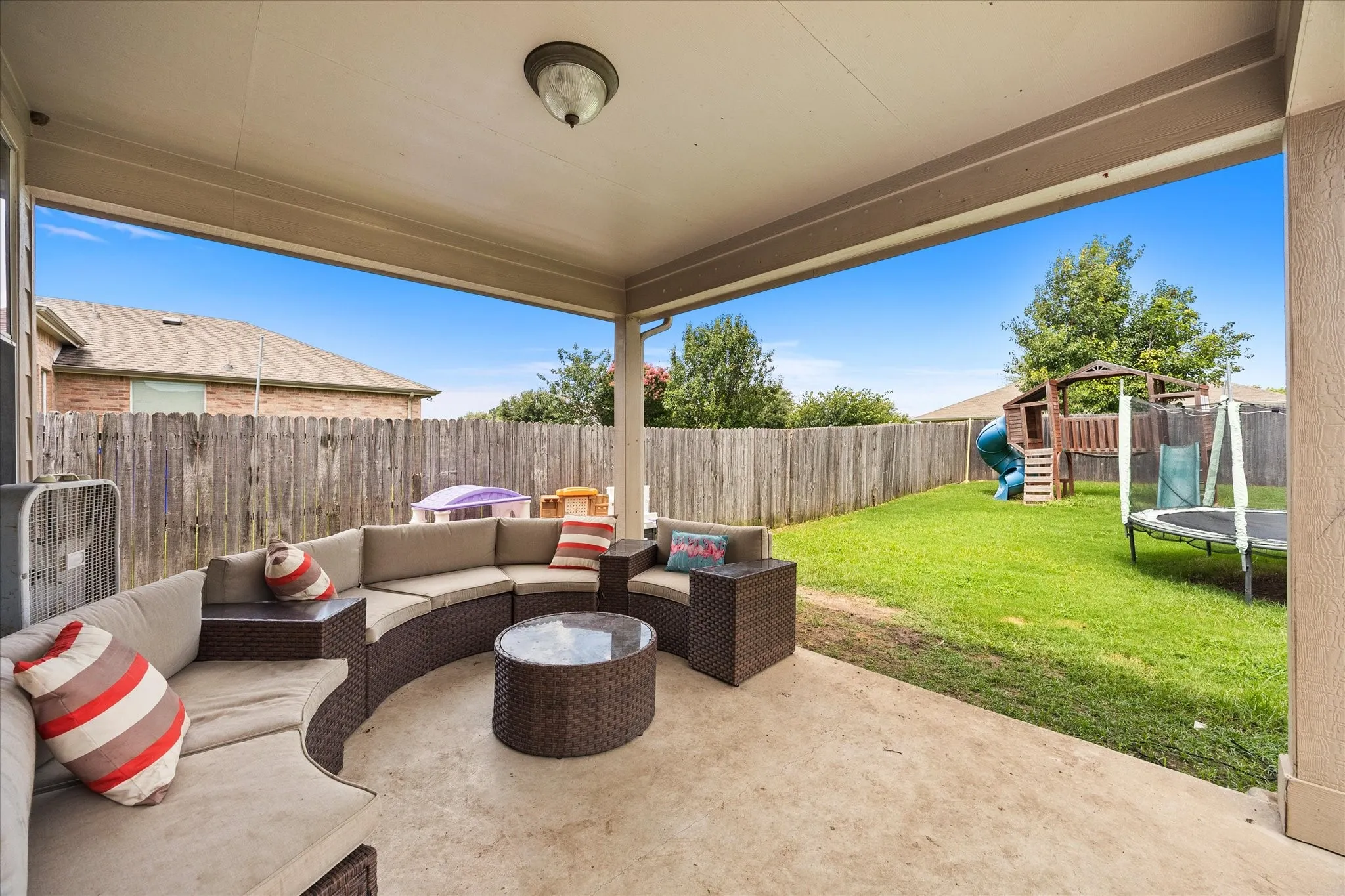 Covered patio with concrete flooring