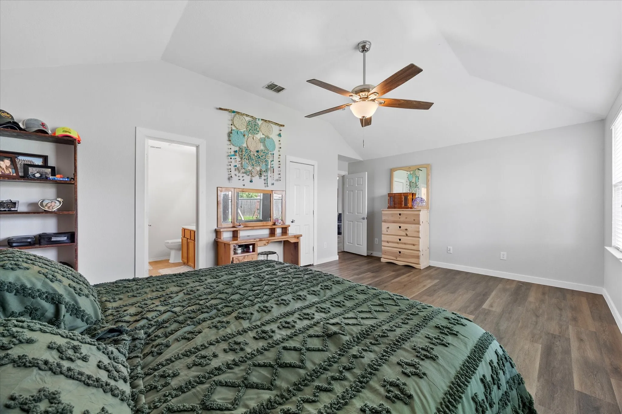 Vaulted ceiling featuring a ceiling fan with integrated lighting