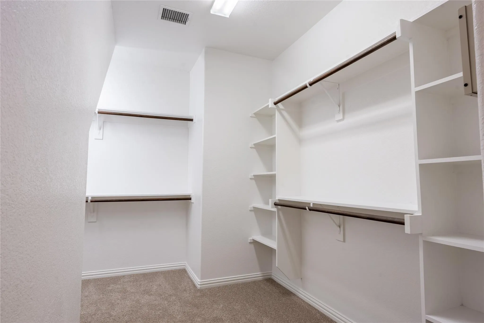 Single Family Residence For Rent in Collin County , 1609 Clearwater Drive, Mc Kinney, Texas 75071, 5 Bedrooms, 4 Bathrooms, 2 Garage spaces, 3,221 Sqft, built in 2010, Price $4,100, mls#21311372, Real Estate Agent in Mc Kinney, Homes For Rent in Collin county, Homes For Rent in Mc Kinney, Realtor in Mc Kinney Texas, Real Estate Brokerage Independent Realty Texas, Luminita Cordes Realtor