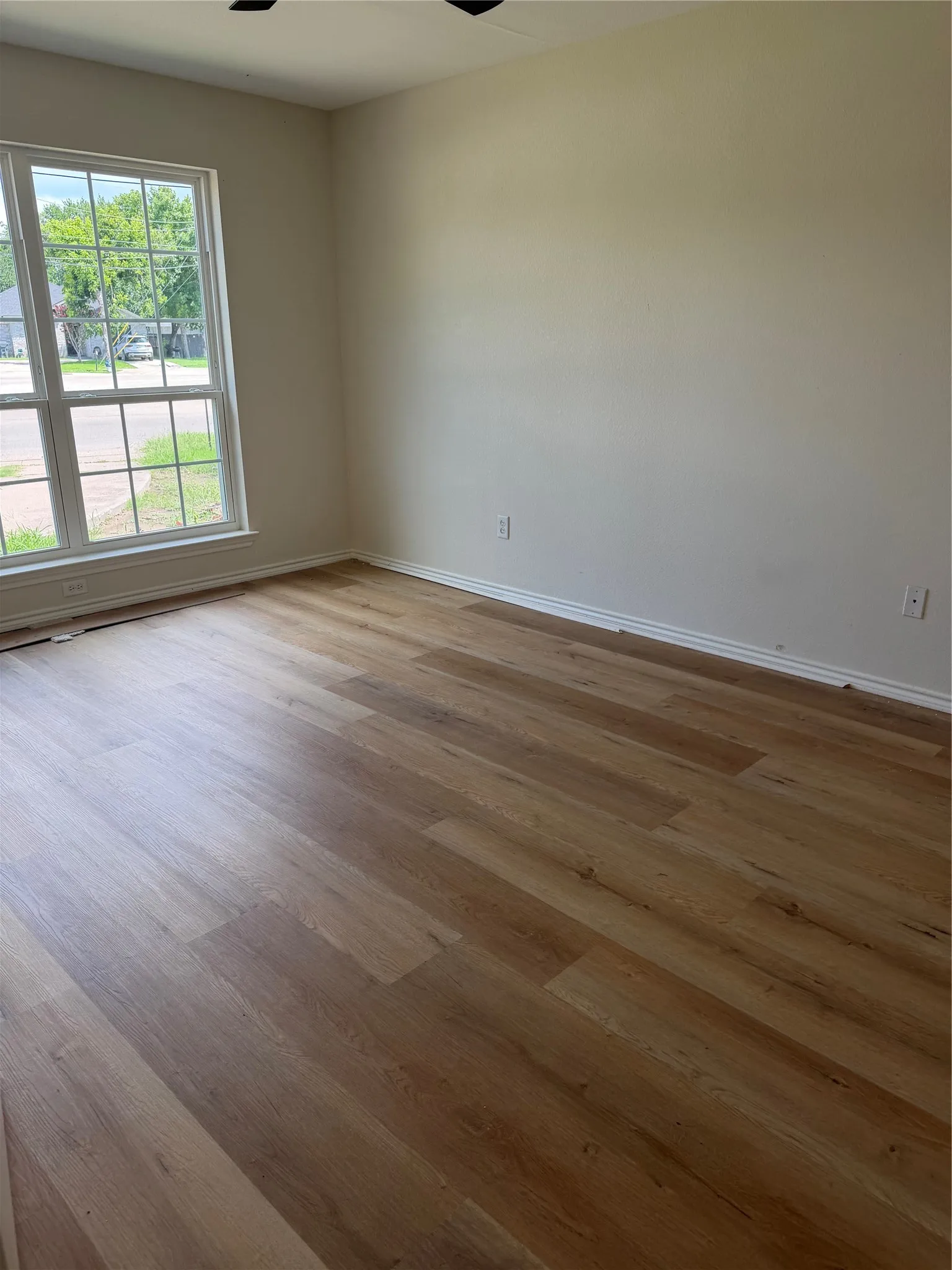 Single Family Residence For Sale in Dallas County , 4707 Bernal Drive, Dallas, Texas 75212, 5 Bedroom, 2 Bathroom, Garage spaces, 2,250 Sqft, built in 2002, mls#21311357, Real Estate Agent in Dallas, Homes For Sale in Dallas county, Homes For Sale in Dallas, Realtor in Dallas Texas, Real Estate Brokerage Independent Realty Texas, Luminita Cordes Realtor