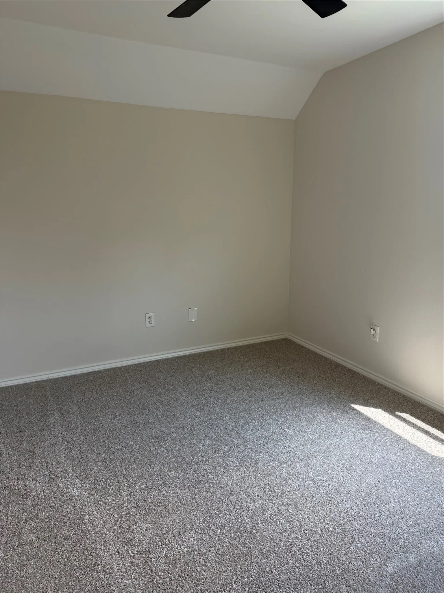 Single Family Residence For Sale in Dallas County , 4707 Bernal Drive, Dallas, Texas 75212, 5 Bedroom, 2 Bathroom, Garage spaces, 2,250 Sqft, built in 2002, mls#21311357, Real Estate Agent in Dallas, Homes For Sale in Dallas county, Homes For Sale in Dallas, Realtor in Dallas Texas, Real Estate Brokerage Independent Realty Texas, Luminita Cordes Realtor