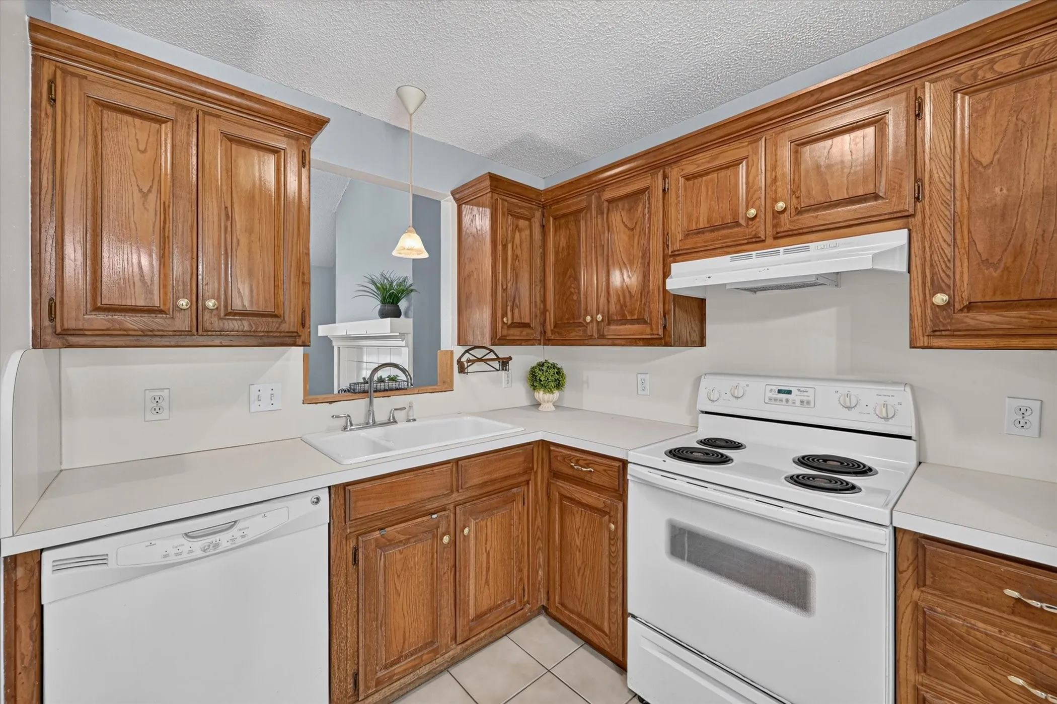 Single Family Residence For Sale in Denton County , 209 Pafford Street, Justin, Texas 76247, 2 Bedroom, 2 Bathroom, 1 Garage spaces, 1,166 Sqft, built in 1997, mls#21311385, Real Estate Agent in Justin, Homes For Sale in Denton county, Homes For Sale in Justin, Realtor in Justin Texas, Real Estate Brokerage Independent Realty Texas, Luminita Cordes Realtor