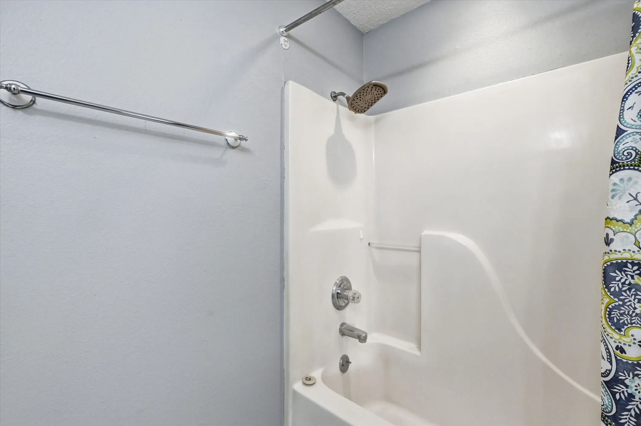 Single Family Residence For Sale in Denton County , 209 Pafford Street, Justin, Texas 76247, 2 Bedroom, 2 Bathroom, 1 Garage spaces, 1,166 Sqft, built in 1997, mls#21311385, Real Estate Agent in Justin, Homes For Sale in Denton county, Homes For Sale in Justin, Realtor in Justin Texas, Real Estate Brokerage Independent Realty Texas, Luminita Cordes Realtor