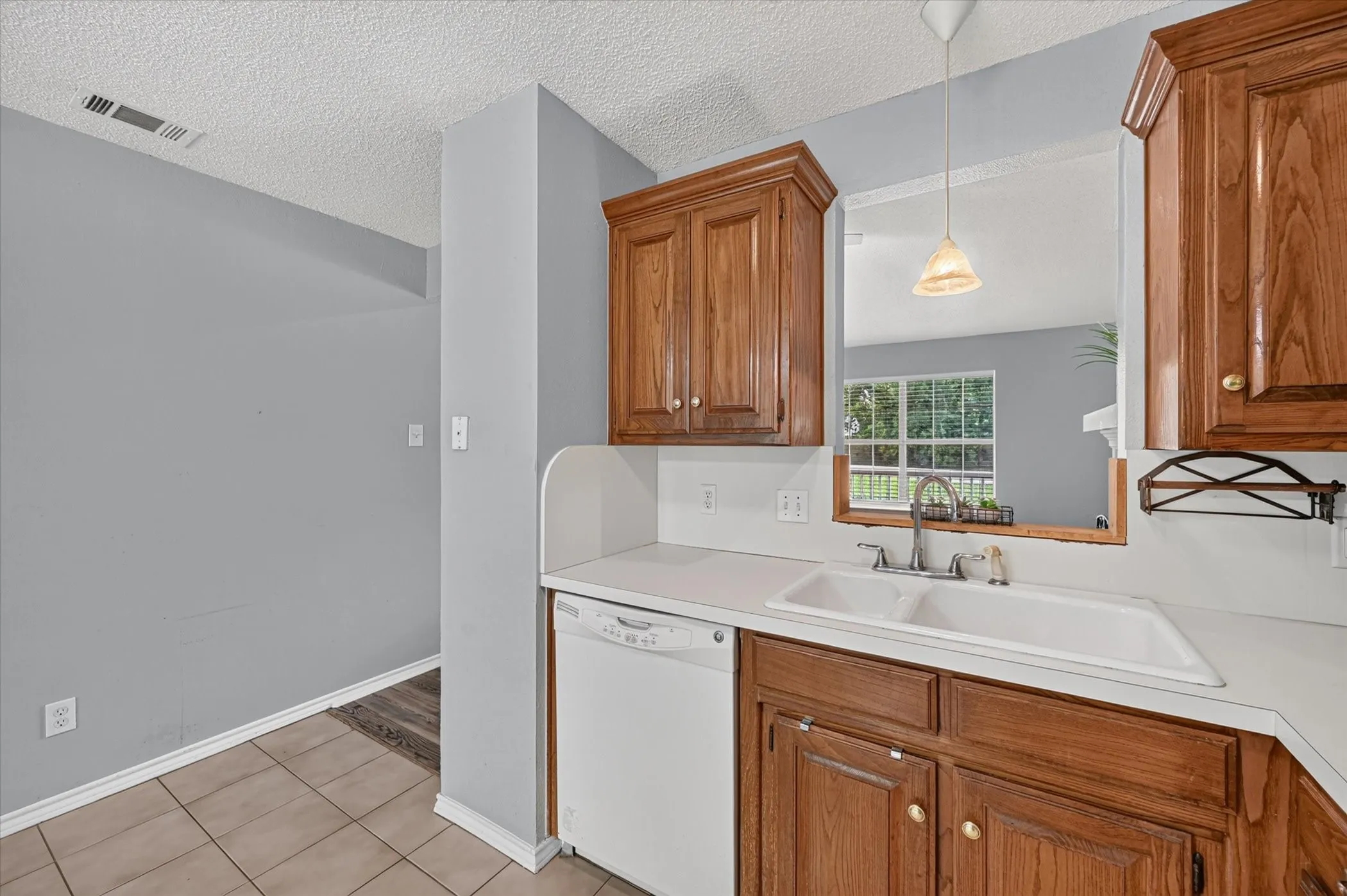 Single Family Residence For Sale in Denton County , 209 Pafford Street, Justin, Texas 76247, 2 Bedroom, 2 Bathroom, 1 Garage spaces, 1,166 Sqft, built in 1997, mls#21311385, Real Estate Agent in Justin, Homes For Sale in Denton county, Homes For Sale in Justin, Realtor in Justin Texas, Real Estate Brokerage Independent Realty Texas, Luminita Cordes Realtor