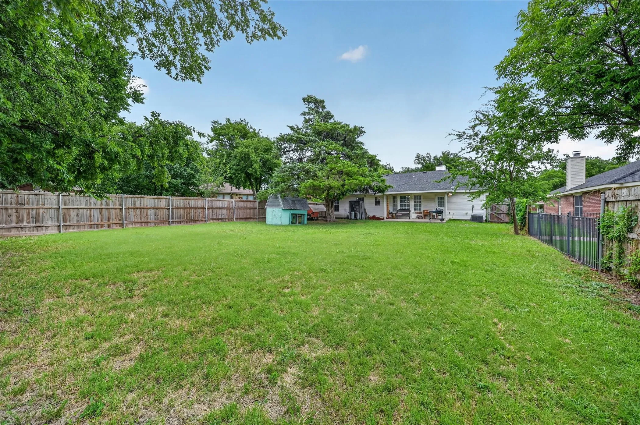 Single Family Residence For Sale in Denton County , 209 Pafford Street, Justin, Texas 76247, 2 Bedroom, 2 Bathroom, 1 Garage spaces, 1,166 Sqft, built in 1997, mls#21311385, Real Estate Agent in Justin, Homes For Sale in Denton county, Homes For Sale in Justin, Realtor in Justin Texas, Real Estate Brokerage Independent Realty Texas, Luminita Cordes Realtor