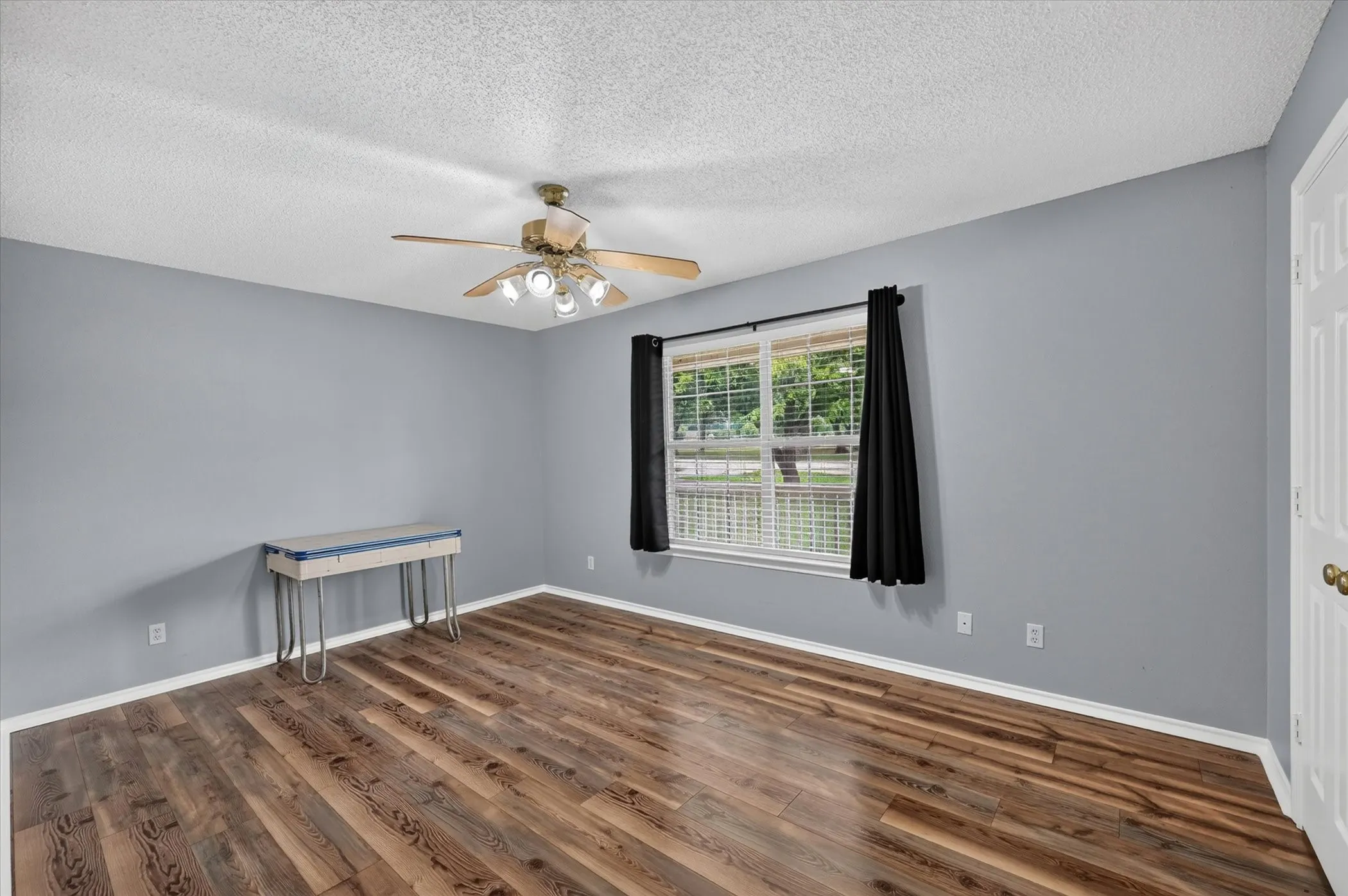 Single Family Residence For Sale in Denton County , 209 Pafford Street, Justin, Texas 76247, 2 Bedroom, 2 Bathroom, 1 Garage spaces, 1,166 Sqft, built in 1997, mls#21311385, Real Estate Agent in Justin, Homes For Sale in Denton county, Homes For Sale in Justin, Realtor in Justin Texas, Real Estate Brokerage Independent Realty Texas, Luminita Cordes Realtor