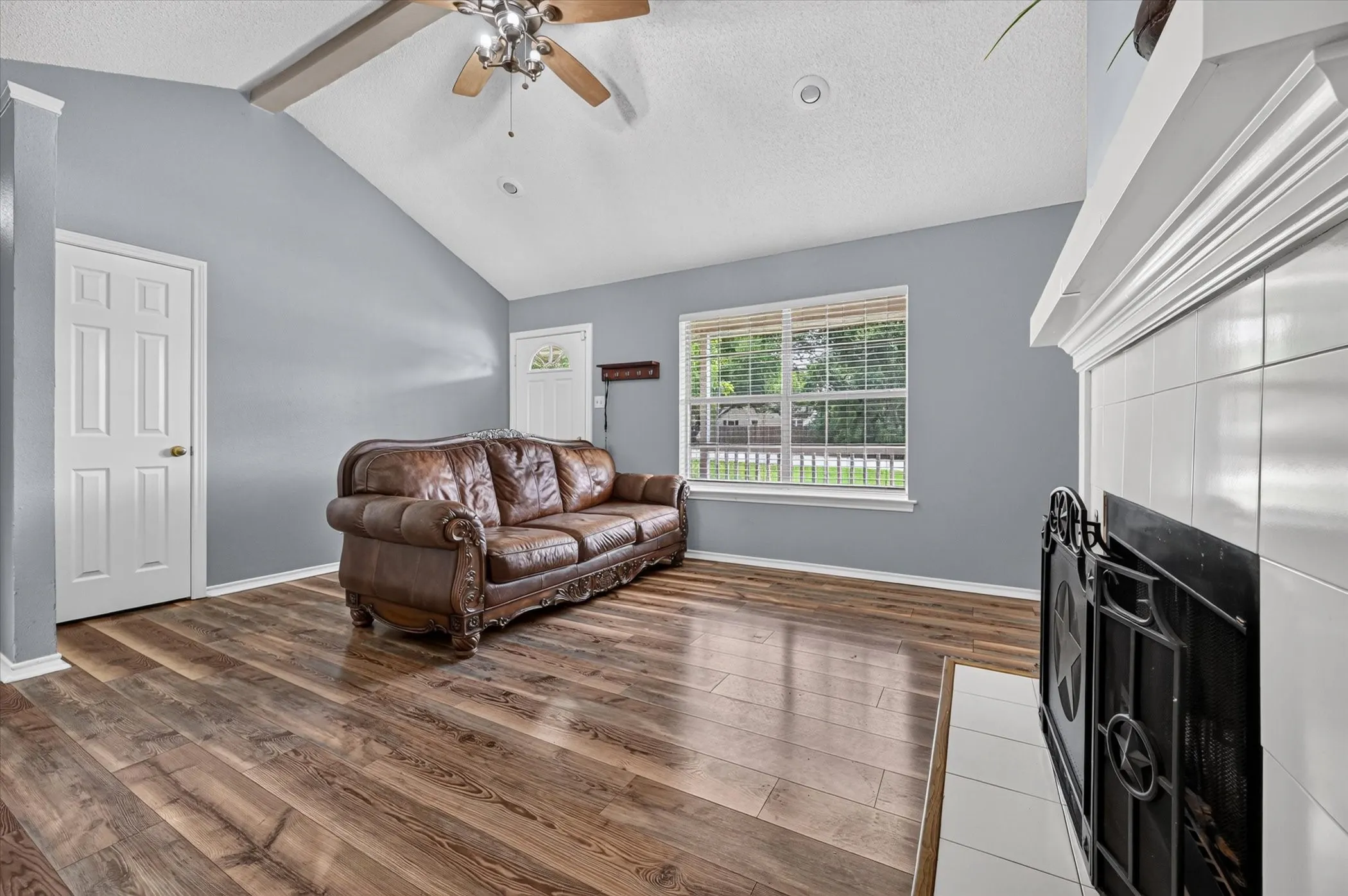 Single Family Residence For Sale in Denton County , 209 Pafford Street, Justin, Texas 76247, 2 Bedroom, 2 Bathroom, 1 Garage spaces, 1,166 Sqft, built in 1997, mls#21311385, Real Estate Agent in Justin, Homes For Sale in Denton county, Homes For Sale in Justin, Realtor in Justin Texas, Real Estate Brokerage Independent Realty Texas, Luminita Cordes Realtor
