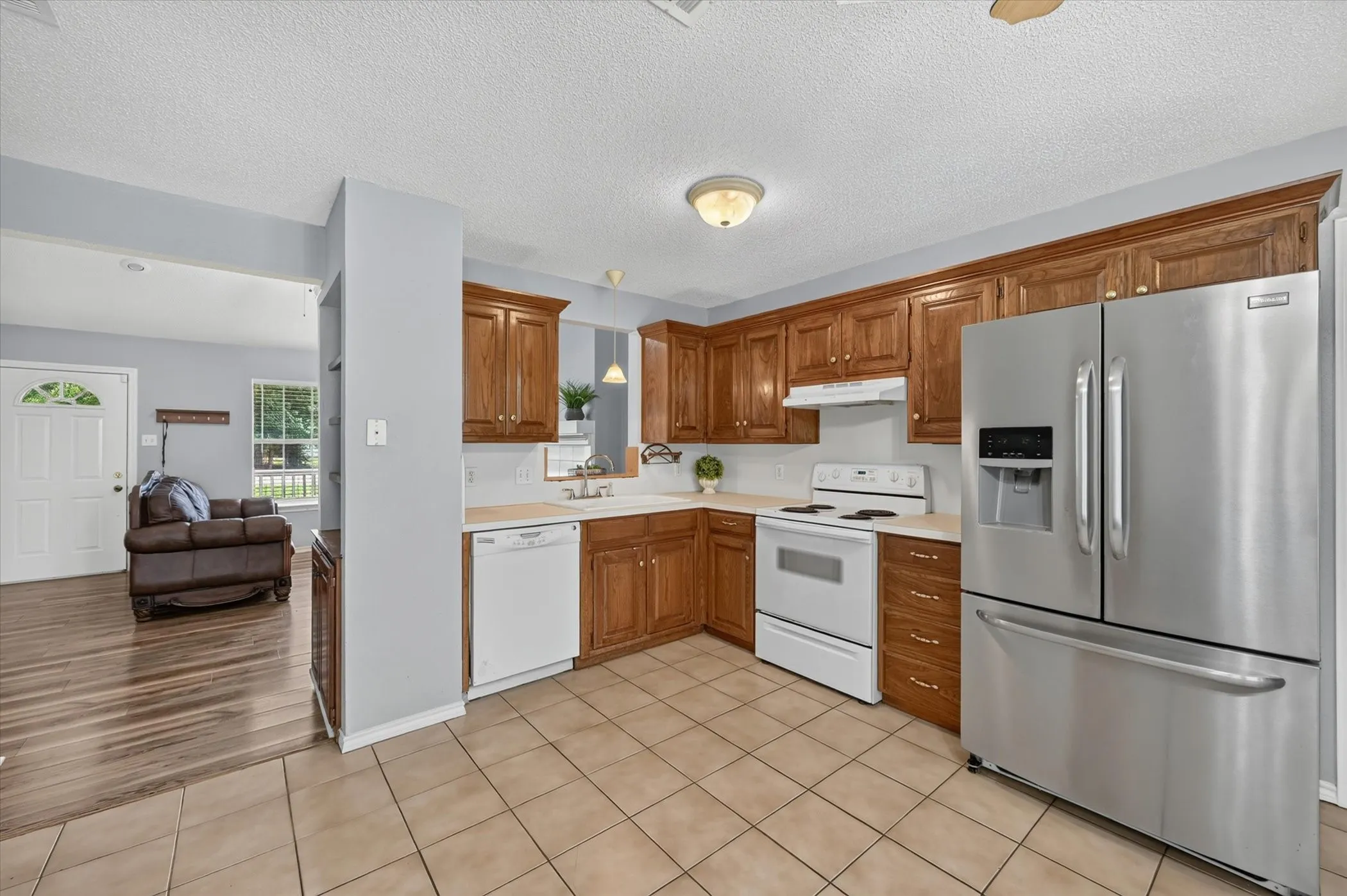 Single Family Residence For Sale in Denton County , 209 Pafford Street, Justin, Texas 76247, 2 Bedroom, 2 Bathroom, 1 Garage spaces, 1,166 Sqft, built in 1997, mls#21311385, Real Estate Agent in Justin, Homes For Sale in Denton county, Homes For Sale in Justin, Realtor in Justin Texas, Real Estate Brokerage Independent Realty Texas, Luminita Cordes Realtor