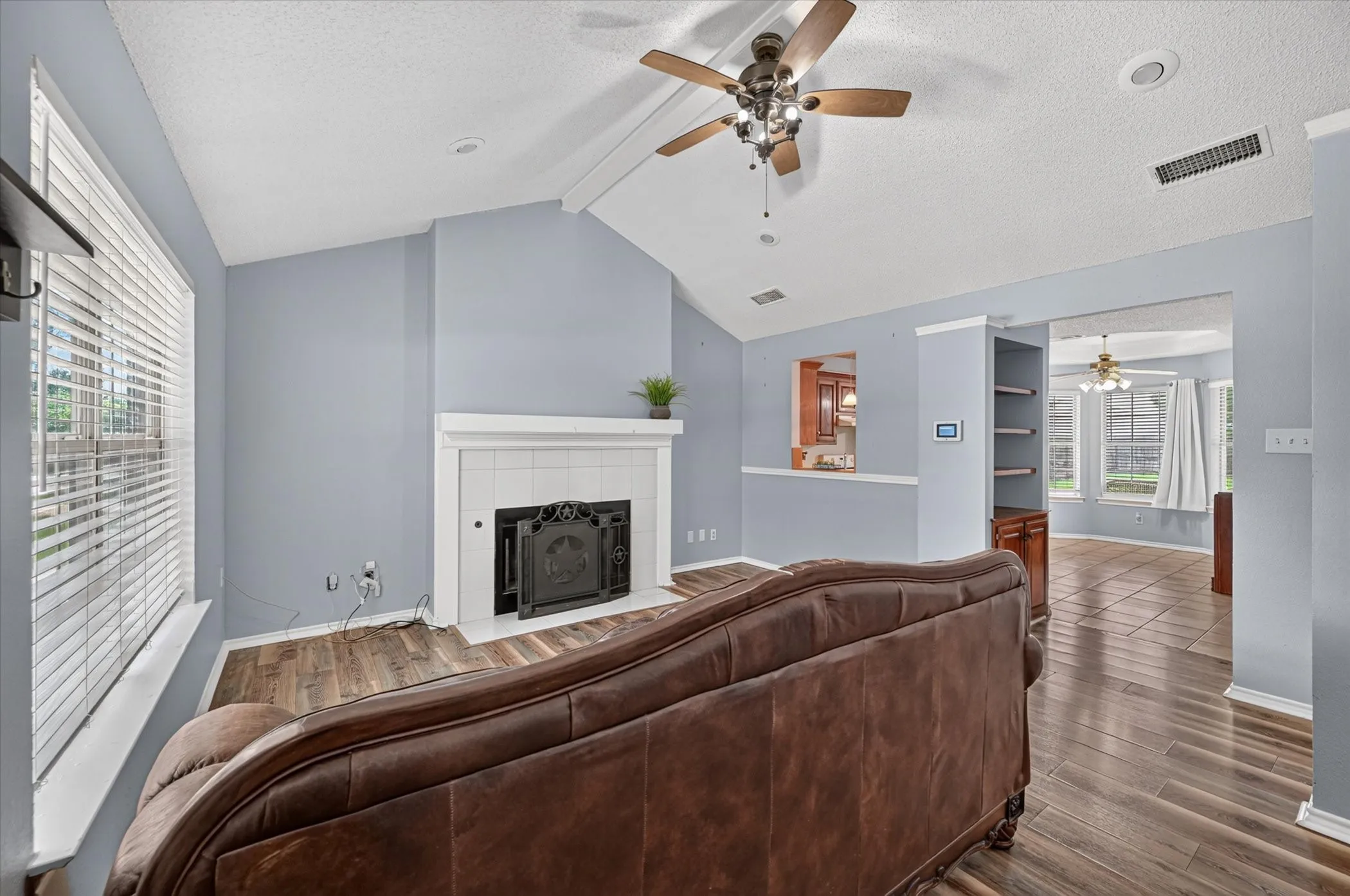 Single Family Residence For Sale in Denton County , 209 Pafford Street, Justin, Texas 76247, 2 Bedroom, 2 Bathroom, 1 Garage spaces, 1,166 Sqft, built in 1997, mls#21311385, Real Estate Agent in Justin, Homes For Sale in Denton county, Homes For Sale in Justin, Realtor in Justin Texas, Real Estate Brokerage Independent Realty Texas, Luminita Cordes Realtor