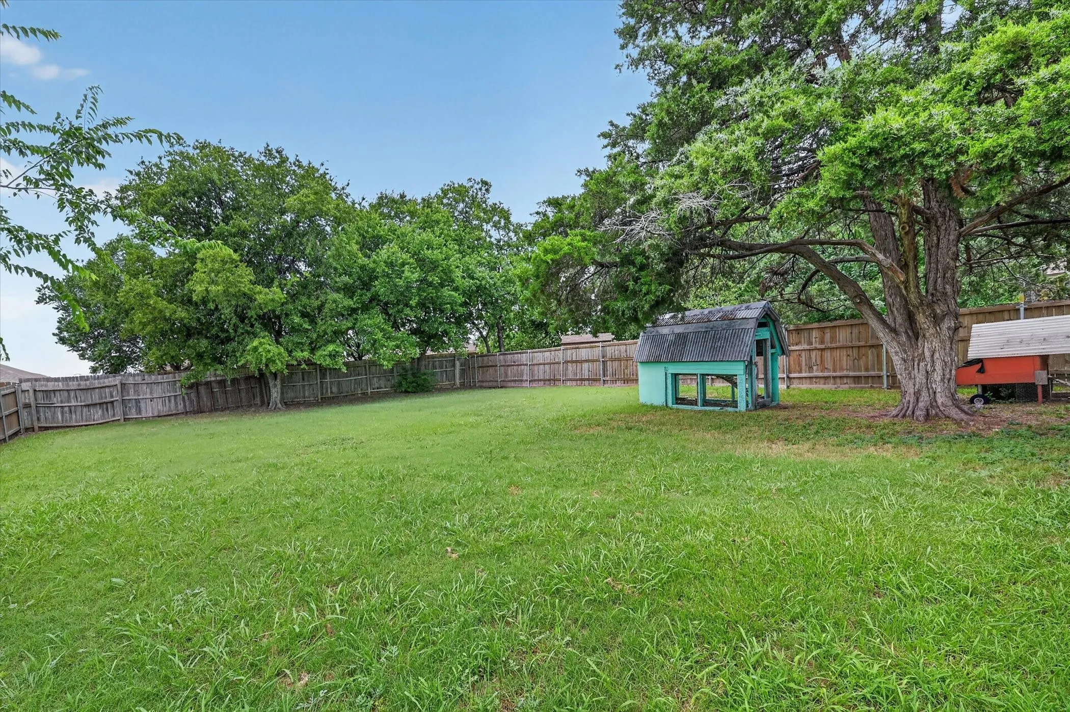 Single Family Residence For Sale in Denton County , 209 Pafford Street, Justin, Texas 76247, 2 Bedroom, 2 Bathroom, 1 Garage spaces, 1,166 Sqft, built in 1997, mls#21311385, Real Estate Agent in Justin, Homes For Sale in Denton county, Homes For Sale in Justin, Realtor in Justin Texas, Real Estate Brokerage Independent Realty Texas, Luminita Cordes Realtor