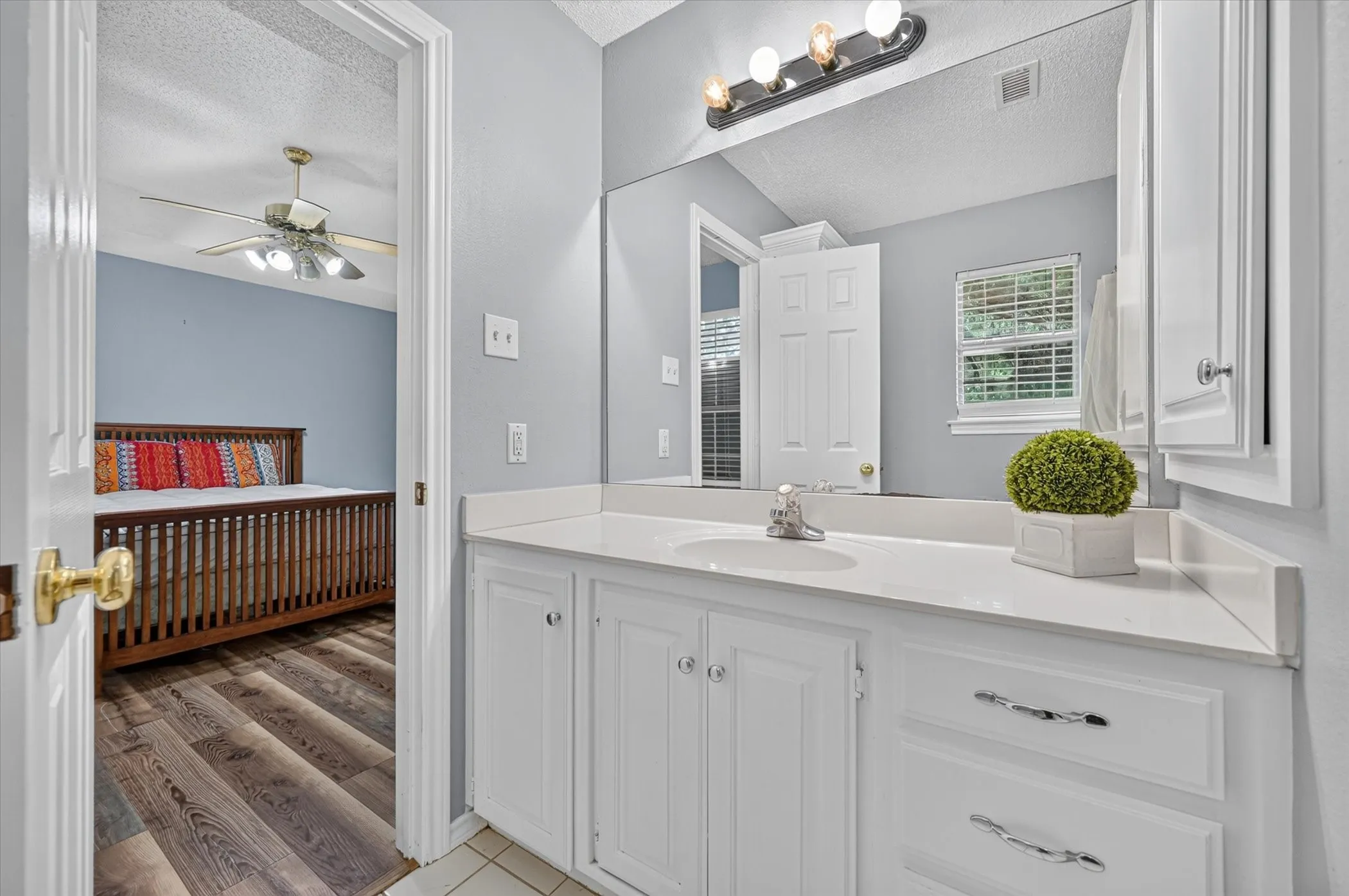 Single Family Residence For Sale in Denton County , 209 Pafford Street, Justin, Texas 76247, 2 Bedroom, 2 Bathroom, 1 Garage spaces, 1,166 Sqft, built in 1997, mls#21311385, Real Estate Agent in Justin, Homes For Sale in Denton county, Homes For Sale in Justin, Realtor in Justin Texas, Real Estate Brokerage Independent Realty Texas, Luminita Cordes Realtor