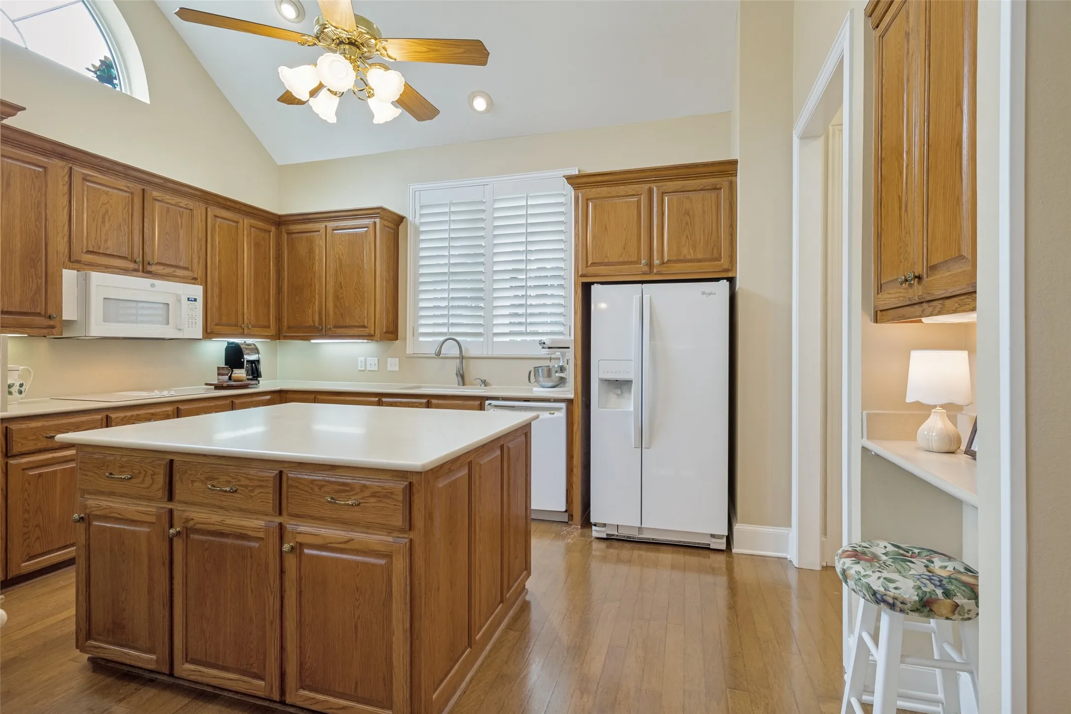 Kitchen featuring side desk