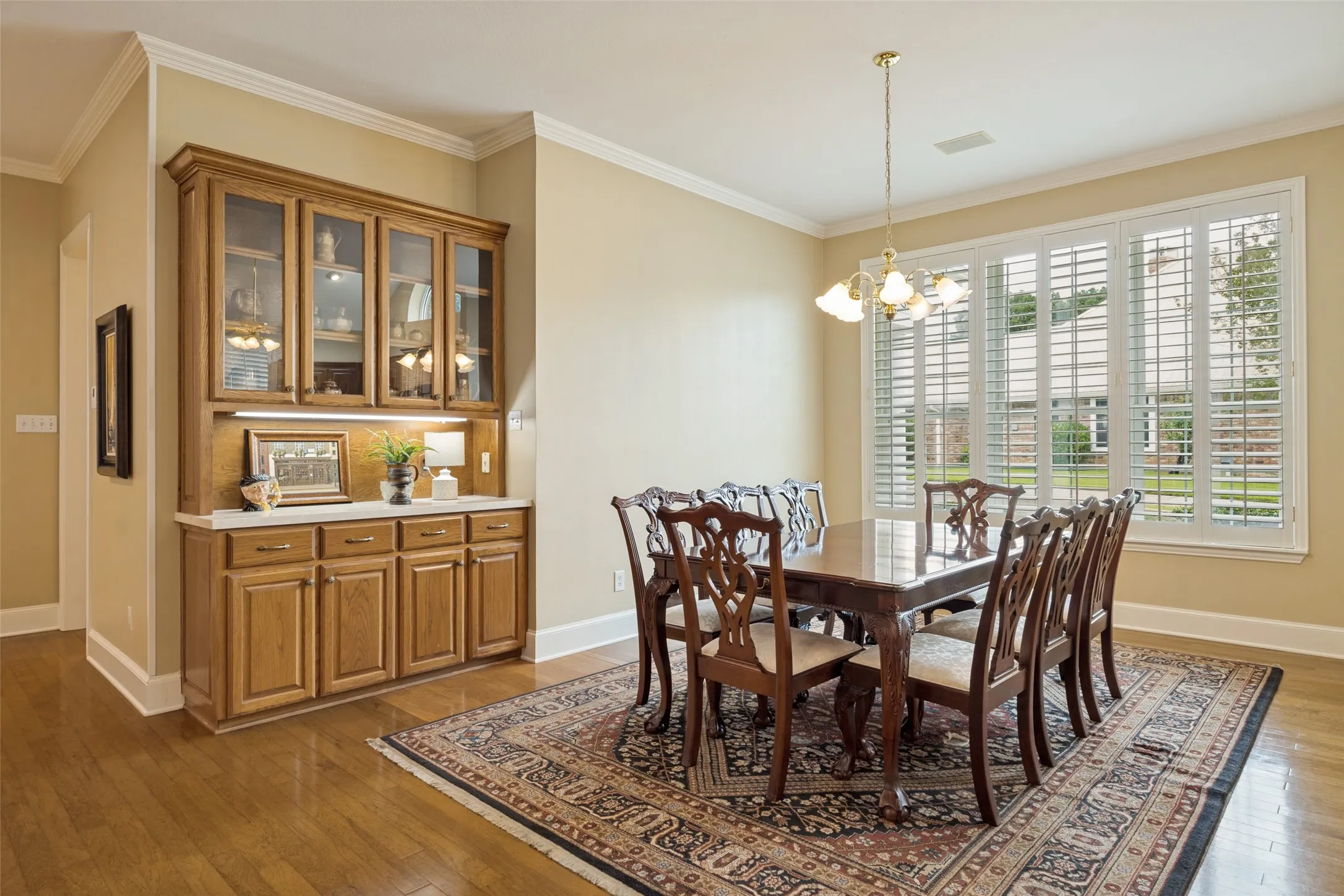 Breakfast Area with built in