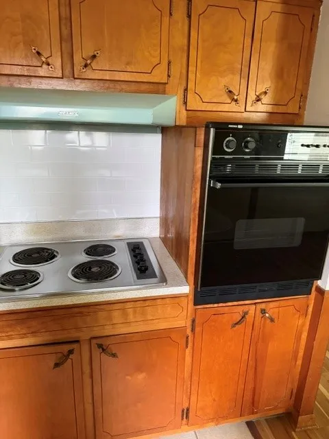 Single Family Residence For Rent in Grayson County , 1402 Hillcrest Drive, Sherman, Texas 75092, 3 Bedroom, 1 Bathroom, 2 Garage spaces, 1,216 Sqft, built in 1959, mls#21308994, Real Estate Agent in Sherman, Homes For Rent in Grayson county, Homes For Rent in Sherman, Realtor in Sherman Texas, Real Estate Brokerage Independent Realty Texas, Luminita Cordes Realtor