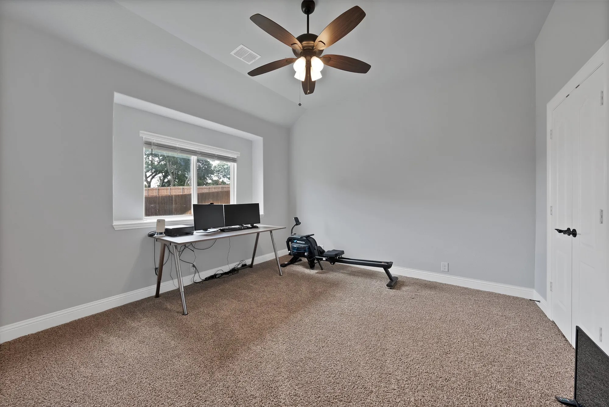 Single Family Residence For Sale in Ellis County , 810 Sundown Court, Midlothian, Texas 76065, 4 Bedroom, 4 Bathroom, 3 Garage spaces, 3,804 Sqft, built in 2020, mls#21310449, Real Estate Agent in Midlothian, Homes For Sale in Ellis county, Homes For Sale in Midlothian, Realtor in Midlothian Texas, Real Estate Brokerage Independent Realty Texas, Luminita Cordes Realtor