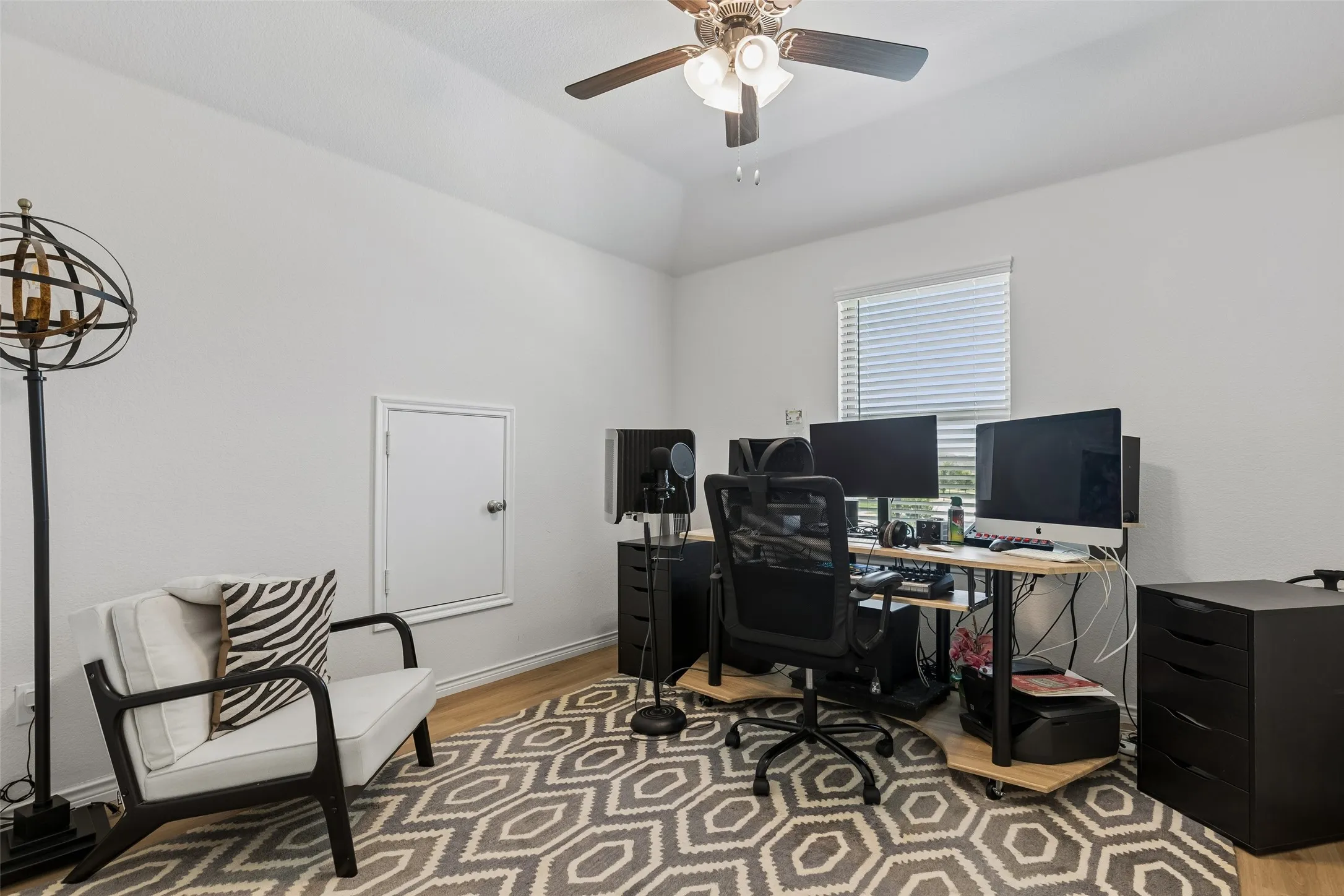 Single Family Residence For Sale in Collin County , 232 Penn Street, Anna, Texas 75409, 4 Bedroom, 4 Bathroom, 2 Garage spaces, 2,821 Sqft, built in 2023, mls#21304695, Real Estate Agent in Anna, Homes For Sale in Collin county, Homes For Sale in Anna, Realtor in Anna Texas, Real Estate Brokerage Independent Realty Texas, Luminita Cordes Realtor
