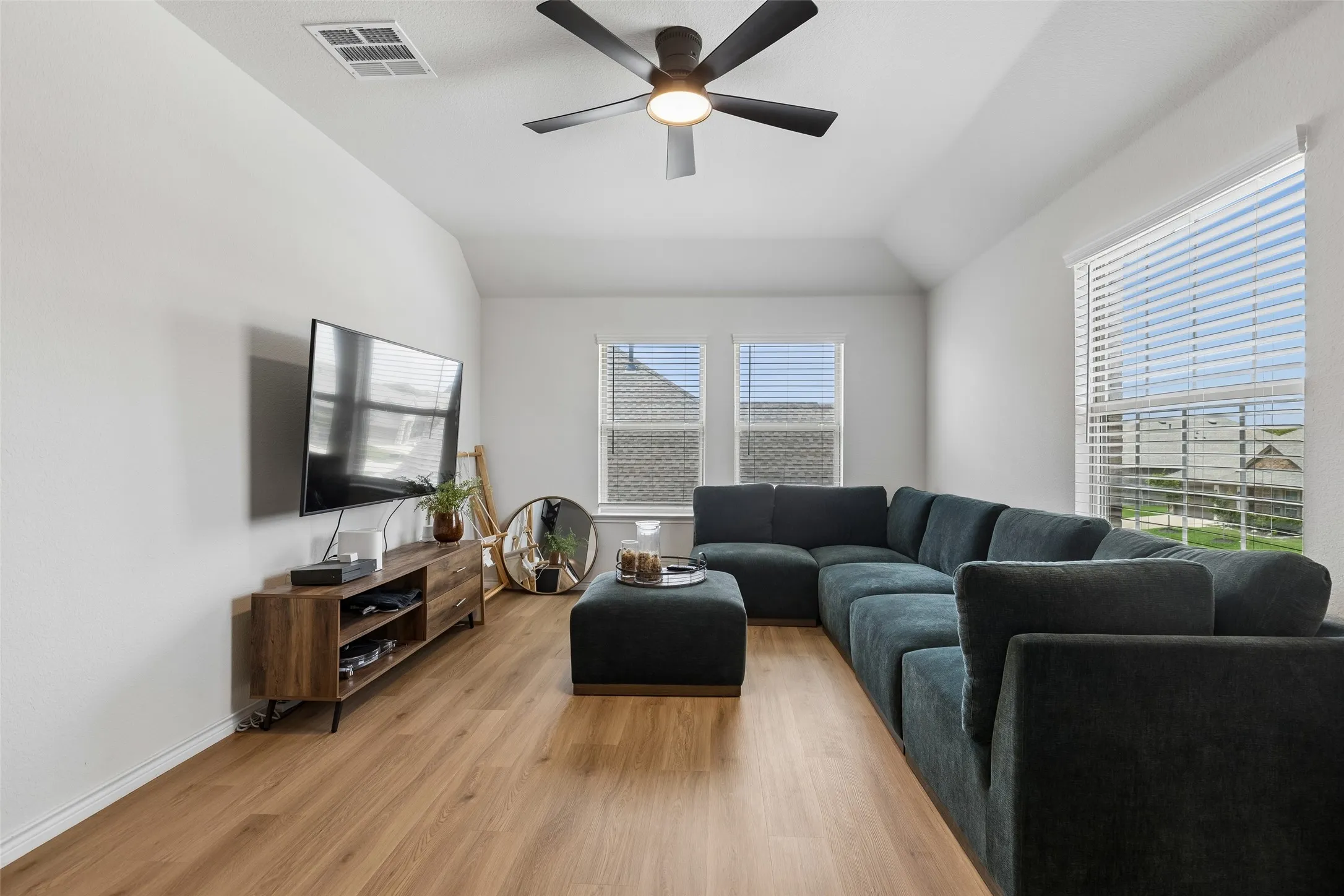 Single Family Residence For Sale in Collin County , 232 Penn Street, Anna, Texas 75409, 4 Bedroom, 4 Bathroom, 2 Garage spaces, 2,821 Sqft, built in 2023, mls#21304695, Real Estate Agent in Anna, Homes For Sale in Collin county, Homes For Sale in Anna, Realtor in Anna Texas, Real Estate Brokerage Independent Realty Texas, Luminita Cordes Realtor