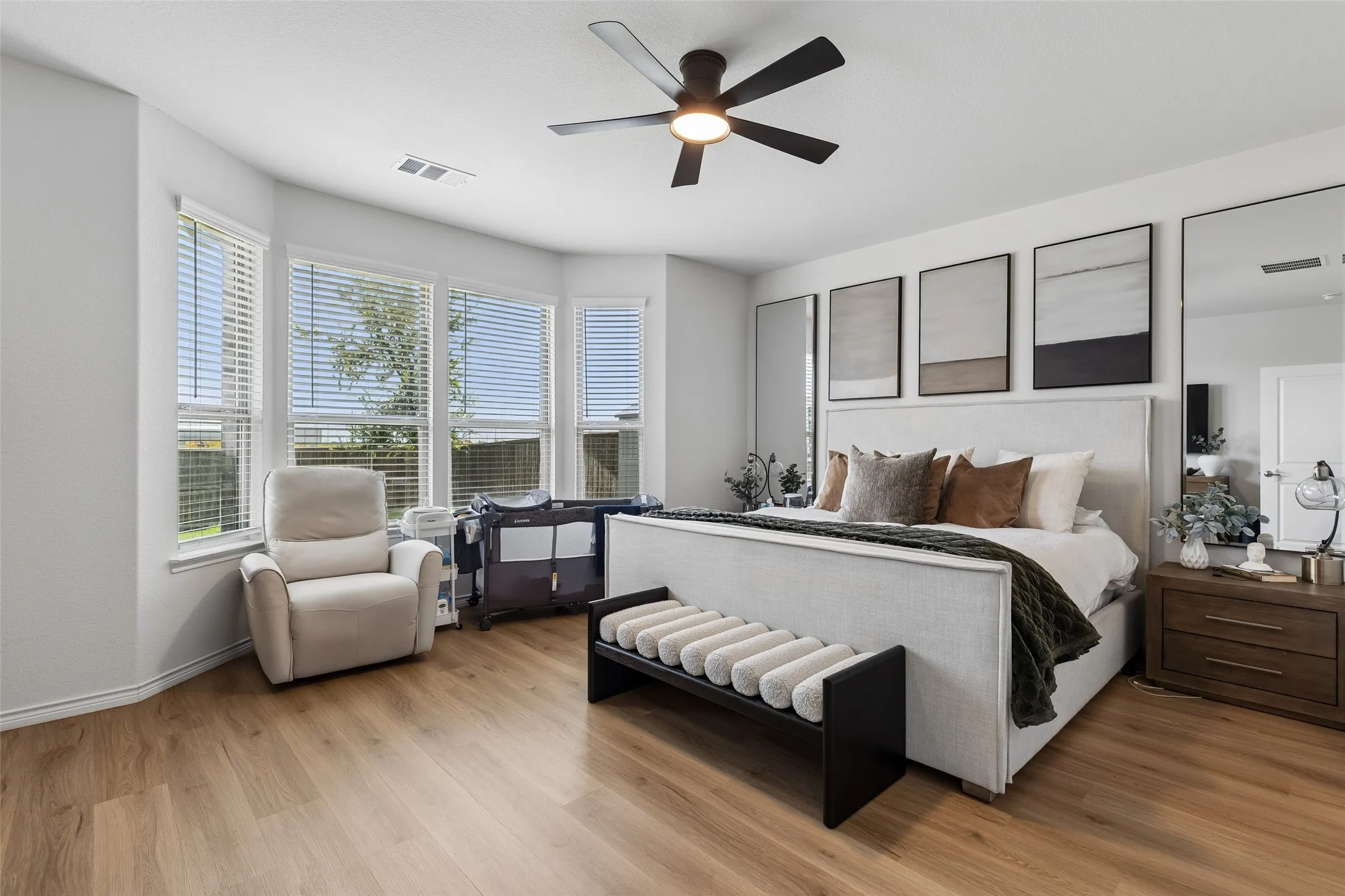 Single Family Residence For Sale in Collin County , 232 Penn Street, Anna, Texas 75409, 4 Bedroom, 4 Bathroom, 2 Garage spaces, 2,821 Sqft, built in 2023, mls#21304695, Real Estate Agent in Anna, Homes For Sale in Collin county, Homes For Sale in Anna, Realtor in Anna Texas, Real Estate Brokerage Independent Realty Texas, Luminita Cordes Realtor
