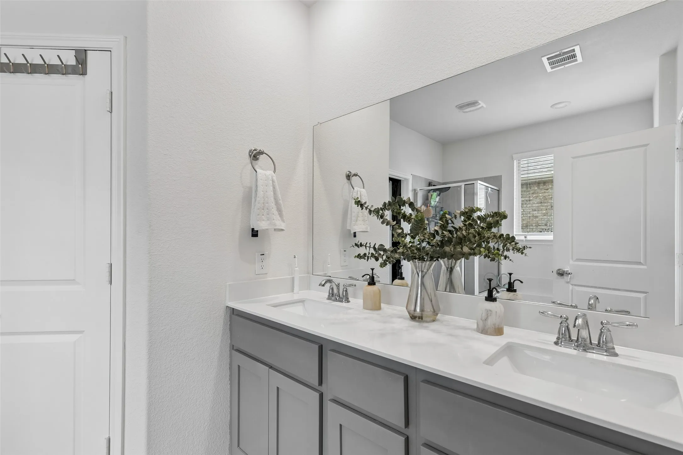 Single Family Residence For Sale in Collin County , 232 Penn Street, Anna, Texas 75409, 4 Bedroom, 4 Bathroom, 2 Garage spaces, 2,821 Sqft, built in 2023, mls#21304695, Real Estate Agent in Anna, Homes For Sale in Collin county, Homes For Sale in Anna, Realtor in Anna Texas, Real Estate Brokerage Independent Realty Texas, Luminita Cordes Realtor