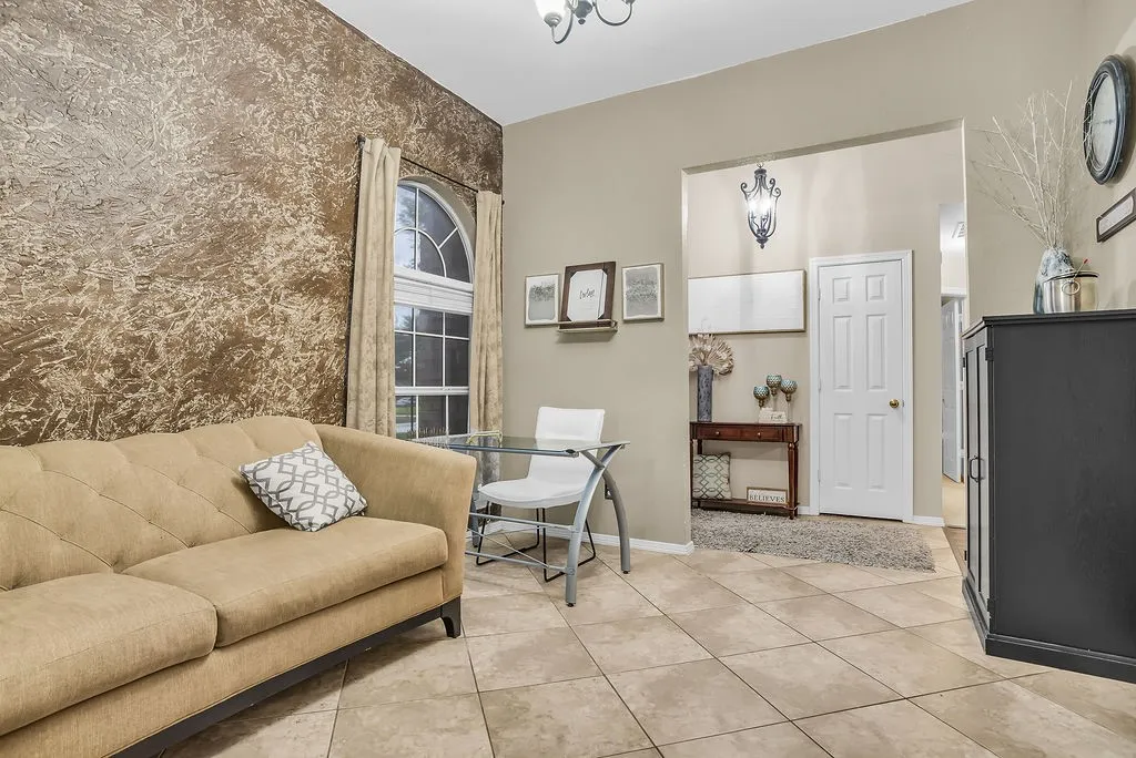 Single Family Residence For Sale in Tarrant County , 412 Glenbrook Drive, Kennedale, Texas 76060, 3 Bedroom, 2 Bathroom, 2 Garage spaces, 1,905 Sqft, built in 1996, mls#21309858, Real Estate Agent in Kennedale, Homes For Sale in Tarrant county, Homes For Sale in Kennedale, Realtor in Kennedale Texas, Real Estate Brokerage Independent Realty Texas, Luminita Cordes Realtor