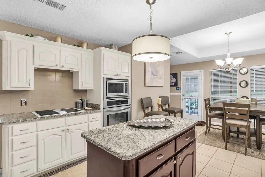 Single Family Residence For Sale in Tarrant County , 412 Glenbrook Drive, Kennedale, Texas 76060, 3 Bedroom, 2 Bathroom, 2 Garage spaces, 1,905 Sqft, built in 1996, mls#21309858, Real Estate Agent in Kennedale, Homes For Sale in Tarrant county, Homes For Sale in Kennedale, Realtor in Kennedale Texas, Real Estate Brokerage Independent Realty Texas, Luminita Cordes Realtor