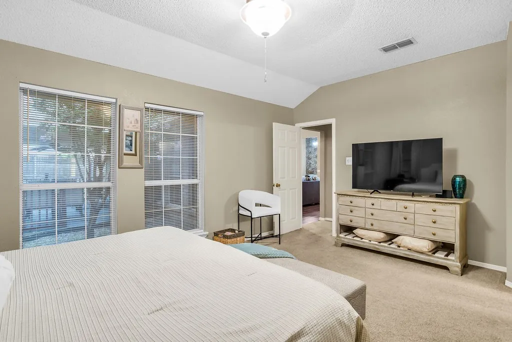 Single Family Residence For Sale in Tarrant County , 412 Glenbrook Drive, Kennedale, Texas 76060, 3 Bedroom, 2 Bathroom, 2 Garage spaces, 1,905 Sqft, built in 1996, mls#21309858, Real Estate Agent in Kennedale, Homes For Sale in Tarrant county, Homes For Sale in Kennedale, Realtor in Kennedale Texas, Real Estate Brokerage Independent Realty Texas, Luminita Cordes Realtor
