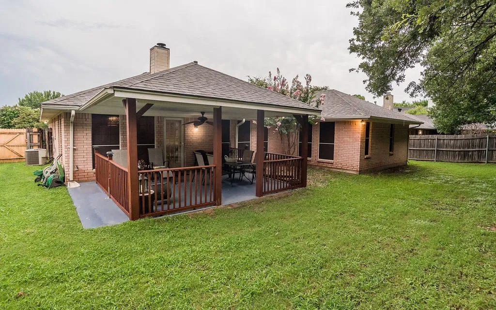 Single Family Residence For Sale in Tarrant County , 412 Glenbrook Drive, Kennedale, Texas 76060, 3 Bedroom, 2 Bathroom, 2 Garage spaces, 1,905 Sqft, built in 1996, mls#21309858, Real Estate Agent in Kennedale, Homes For Sale in Tarrant county, Homes For Sale in Kennedale, Realtor in Kennedale Texas, Real Estate Brokerage Independent Realty Texas, Luminita Cordes Realtor