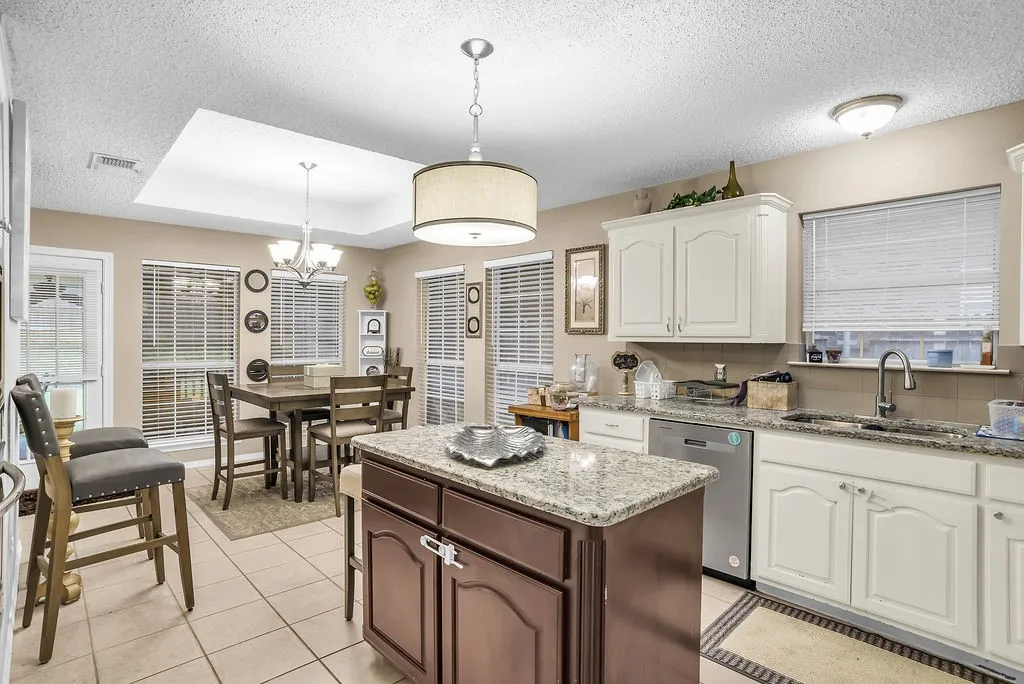 Single Family Residence For Sale in Tarrant County , 412 Glenbrook Drive, Kennedale, Texas 76060, 3 Bedroom, 2 Bathroom, 2 Garage spaces, 1,905 Sqft, built in 1996, mls#21309858, Real Estate Agent in Kennedale, Homes For Sale in Tarrant county, Homes For Sale in Kennedale, Realtor in Kennedale Texas, Real Estate Brokerage Independent Realty Texas, Luminita Cordes Realtor