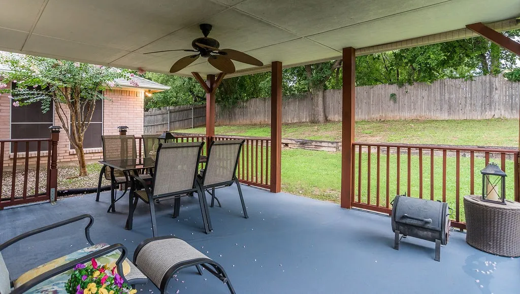 Single Family Residence For Sale in Tarrant County , 412 Glenbrook Drive, Kennedale, Texas 76060, 3 Bedroom, 2 Bathroom, 2 Garage spaces, 1,905 Sqft, built in 1996, mls#21309858, Real Estate Agent in Kennedale, Homes For Sale in Tarrant county, Homes For Sale in Kennedale, Realtor in Kennedale Texas, Real Estate Brokerage Independent Realty Texas, Luminita Cordes Realtor