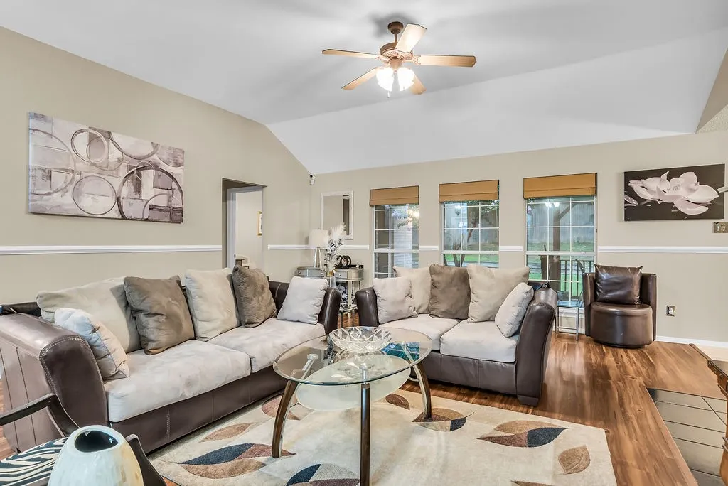 Single Family Residence For Sale in Tarrant County , 412 Glenbrook Drive, Kennedale, Texas 76060, 3 Bedroom, 2 Bathroom, 2 Garage spaces, 1,905 Sqft, built in 1996, mls#21309858, Real Estate Agent in Kennedale, Homes For Sale in Tarrant county, Homes For Sale in Kennedale, Realtor in Kennedale Texas, Real Estate Brokerage Independent Realty Texas, Luminita Cordes Realtor