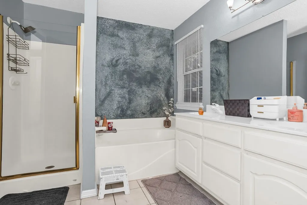 Single Family Residence For Sale in Tarrant County , 412 Glenbrook Drive, Kennedale, Texas 76060, 3 Bedroom, 2 Bathroom, 2 Garage spaces, 1,905 Sqft, built in 1996, mls#21309858, Real Estate Agent in Kennedale, Homes For Sale in Tarrant county, Homes For Sale in Kennedale, Realtor in Kennedale Texas, Real Estate Brokerage Independent Realty Texas, Luminita Cordes Realtor