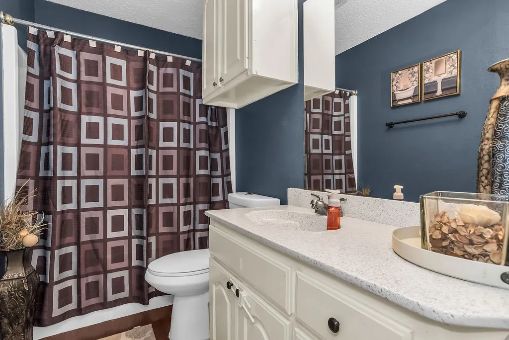 Single Family Residence For Sale in Tarrant County , 412 Glenbrook Drive, Kennedale, Texas 76060, 3 Bedroom, 2 Bathroom, 2 Garage spaces, 1,905 Sqft, built in 1996, mls#21309858, Real Estate Agent in Kennedale, Homes For Sale in Tarrant county, Homes For Sale in Kennedale, Realtor in Kennedale Texas, Real Estate Brokerage Independent Realty Texas, Luminita Cordes Realtor