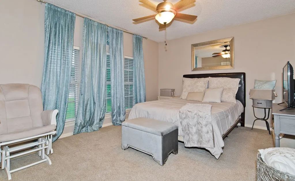 Single Family Residence For Sale in Tarrant County , 412 Glenbrook Drive, Kennedale, Texas 76060, 3 Bedroom, 2 Bathroom, 2 Garage spaces, 1,905 Sqft, built in 1996, mls#21309858, Real Estate Agent in Kennedale, Homes For Sale in Tarrant county, Homes For Sale in Kennedale, Realtor in Kennedale Texas, Real Estate Brokerage Independent Realty Texas, Luminita Cordes Realtor