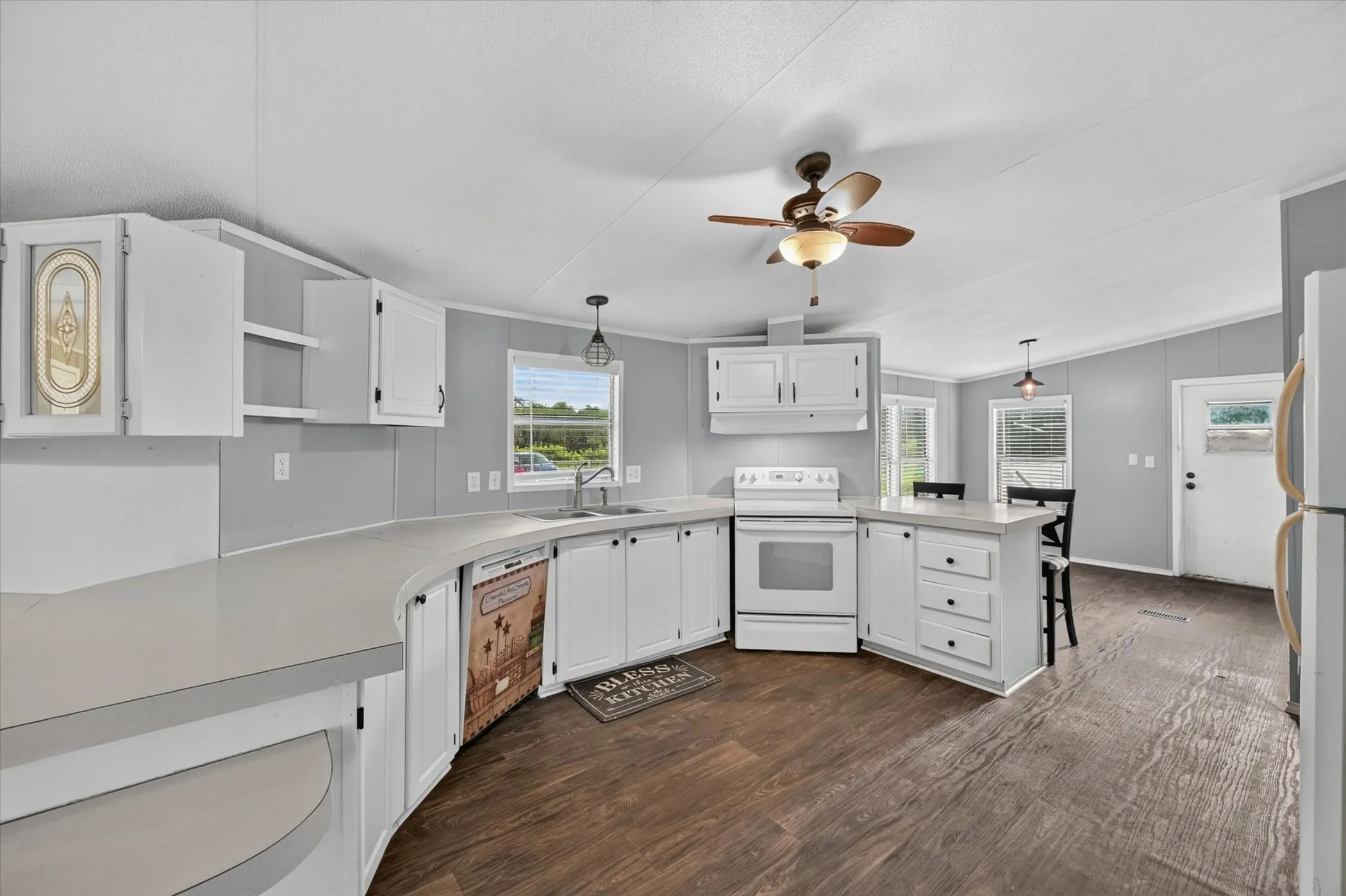 Mobile Home For Sale in Johnson County , 8316 County Road 508, Alvarado, Texas 76009, 3 Bedroom, 2 Bathroom, Garage spaces, 1,568 Sqft, built in 1994, mls#21298393, Real Estate Agent in Alvarado, Homes For Sale in Johnson county, Homes For Sale in Alvarado, Realtor in Alvarado Texas, Real Estate Brokerage Independent Realty Texas, Luminita Cordes Realtor