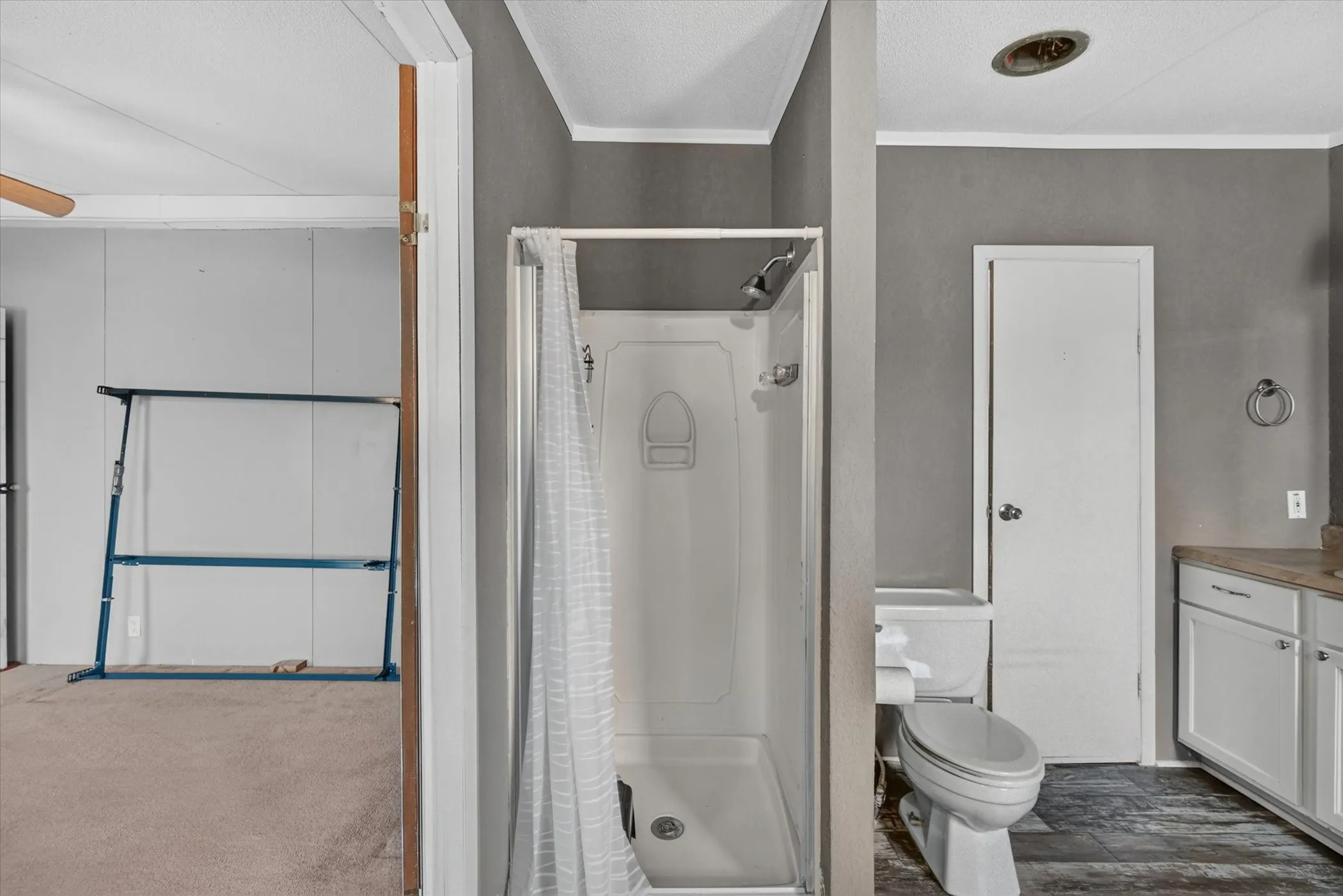 Mobile Home For Sale in Johnson County , 8316 County Road 508, Alvarado, Texas 76009, 3 Bedroom, 2 Bathroom, Garage spaces, 1,568 Sqft, built in 1994, mls#21298393, Real Estate Agent in Alvarado, Homes For Sale in Johnson county, Homes For Sale in Alvarado, Realtor in Alvarado Texas, Real Estate Brokerage Independent Realty Texas, Luminita Cordes Realtor